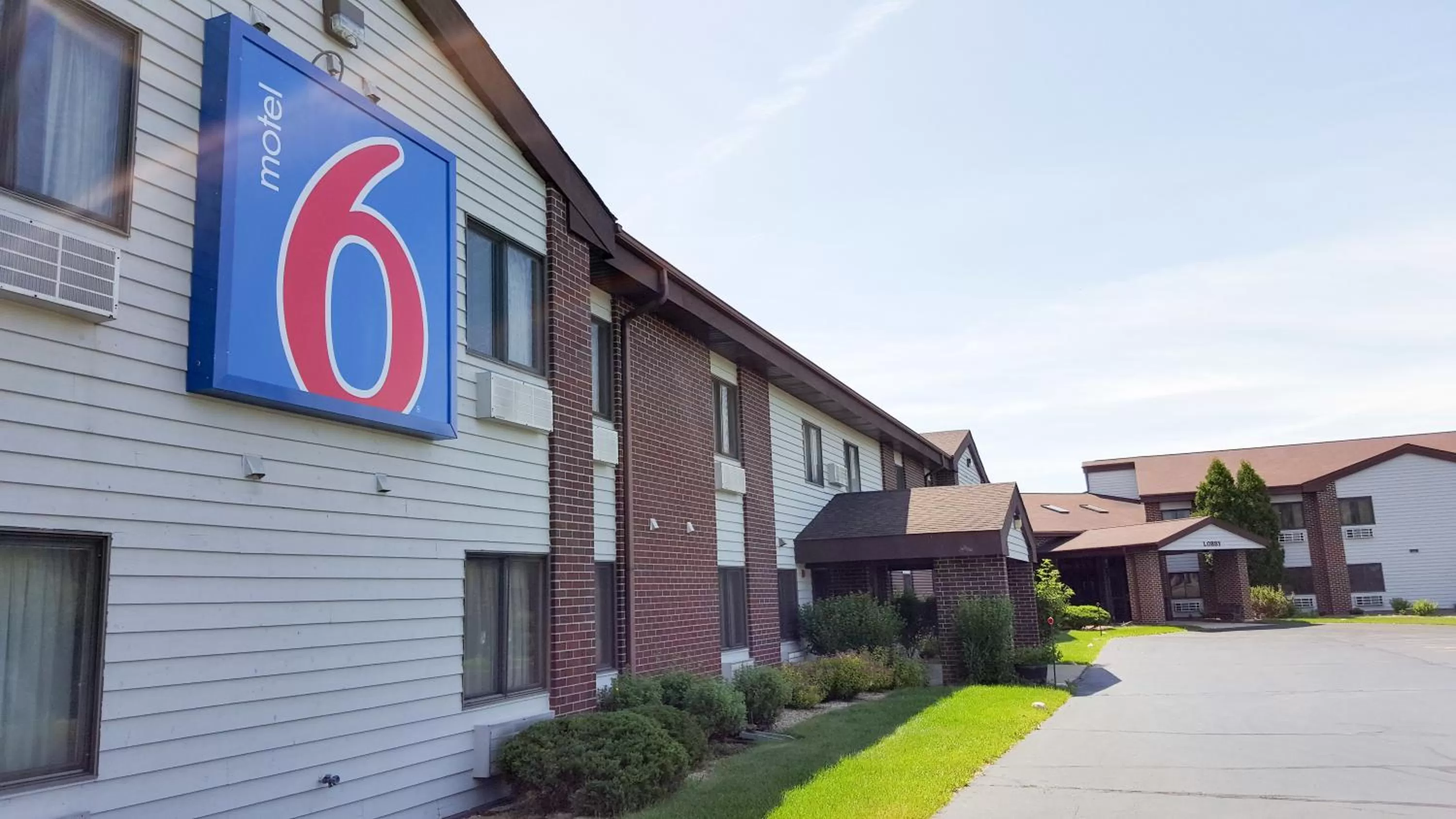 Property building in Motel 6-Saukville, WI