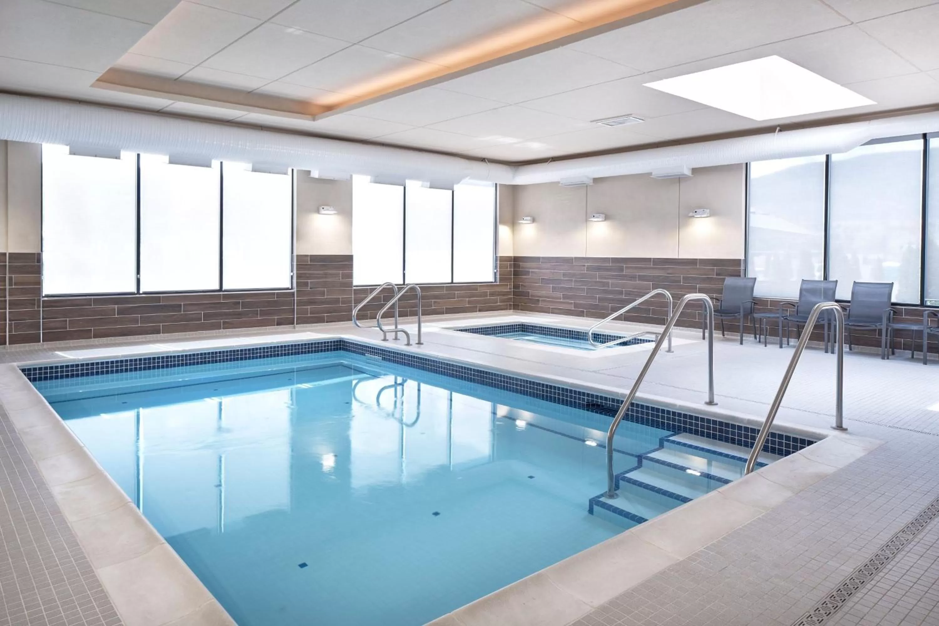 Swimming pool in Fairfield Inn & Suites by Marriott Penticton
