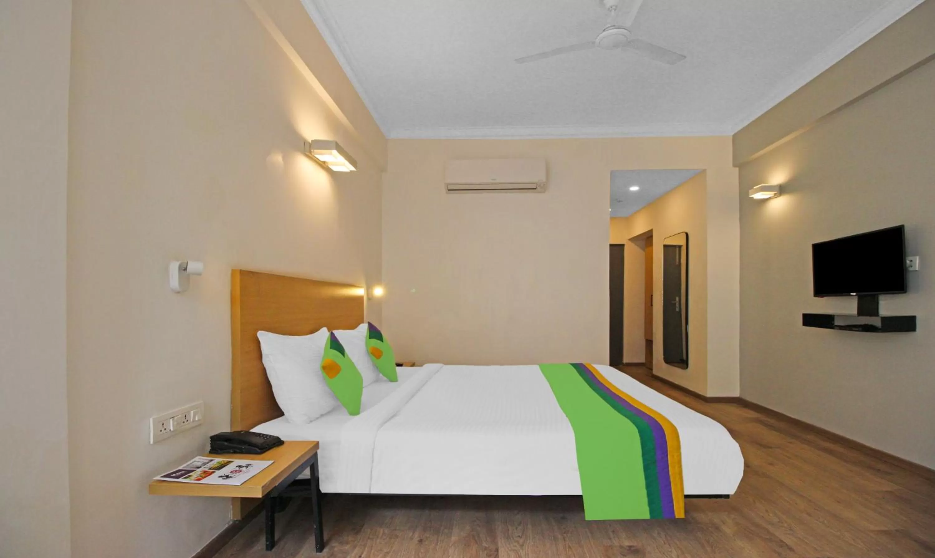 Bedroom, Bed in Treebo Grand Legacy Shahenshah