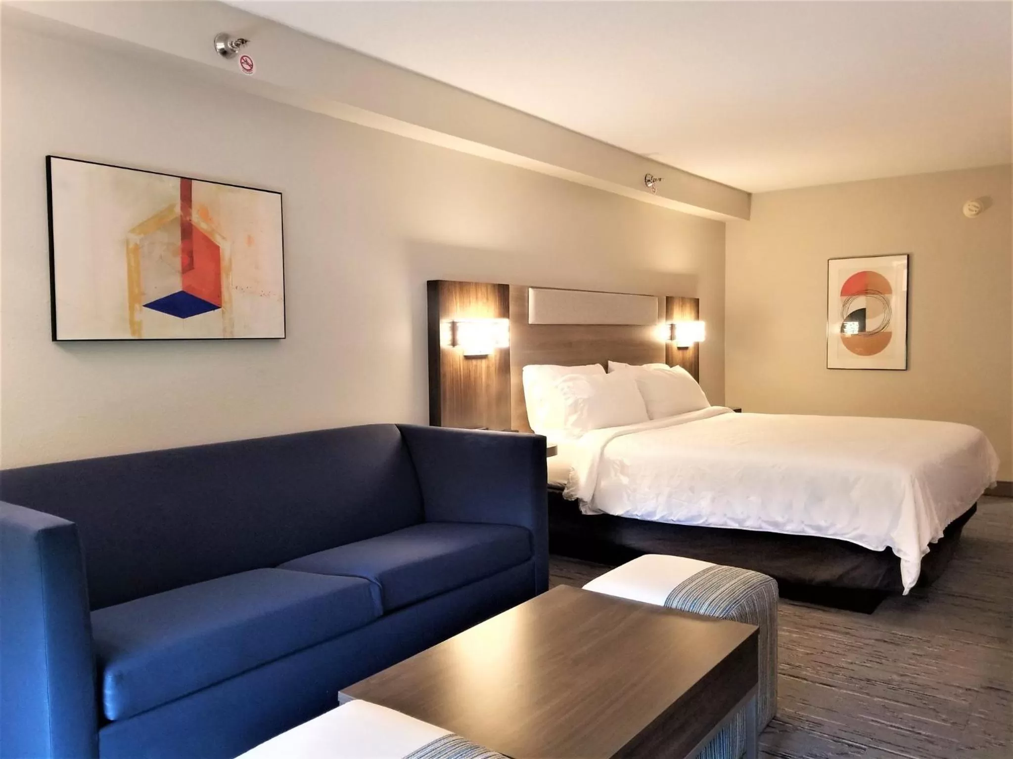 Photo of the whole room, Bed in Holiday Inn Express Apex - Raleigh by IHG