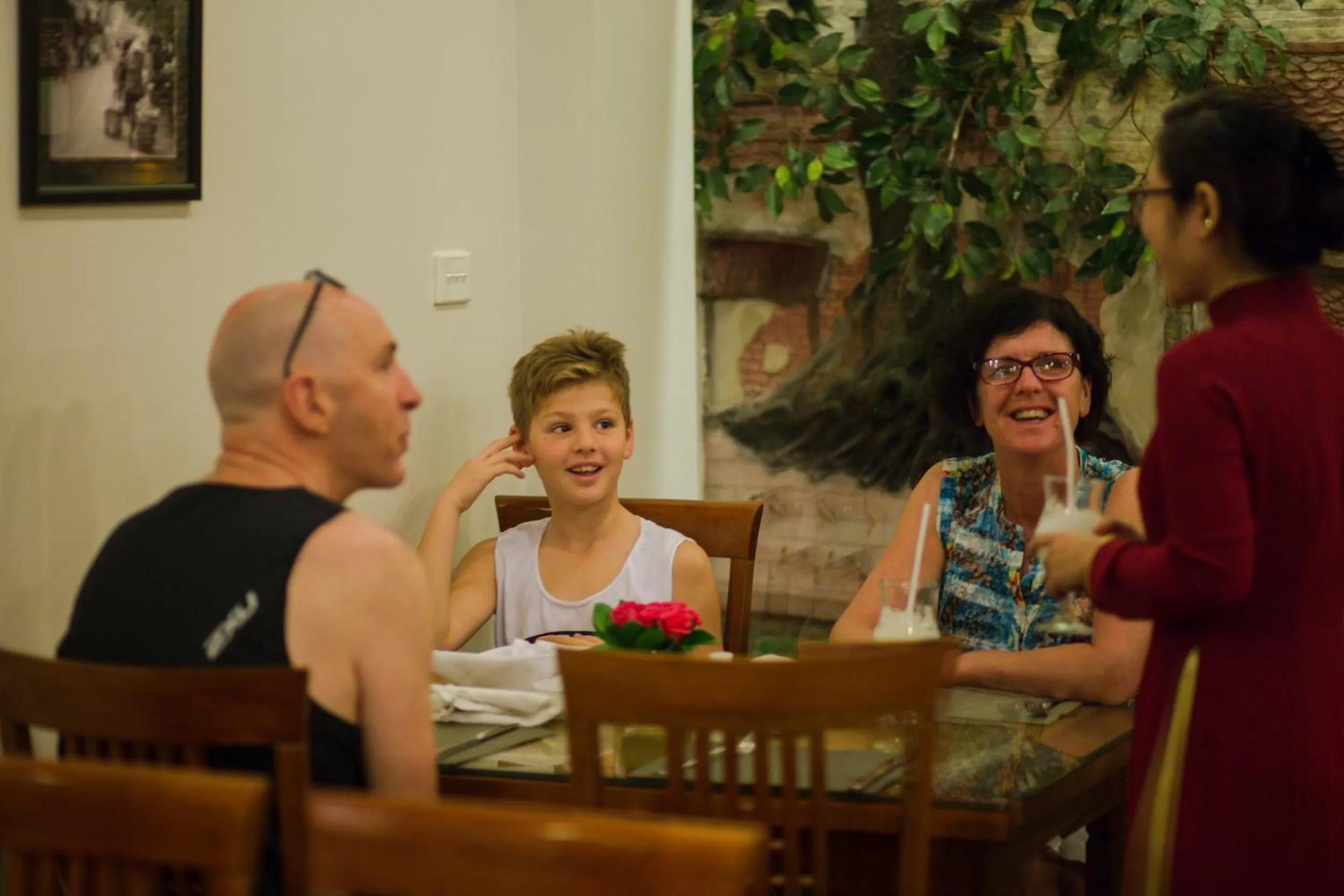 Restaurant/places to eat in Eliana Ruby Hotel & Travel