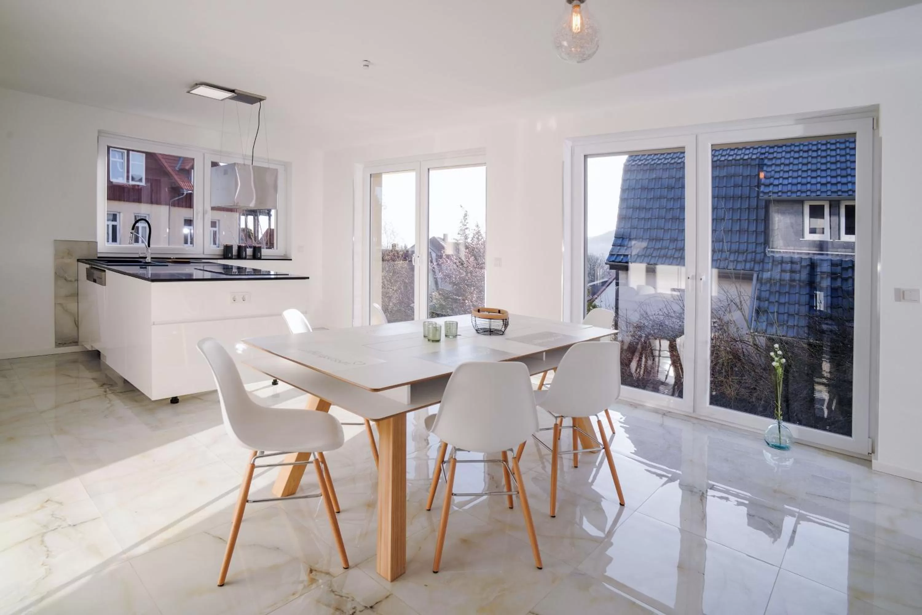 Communal kitchen, Dining Area in Designapartments Sweet Home - Sennhütte 11
