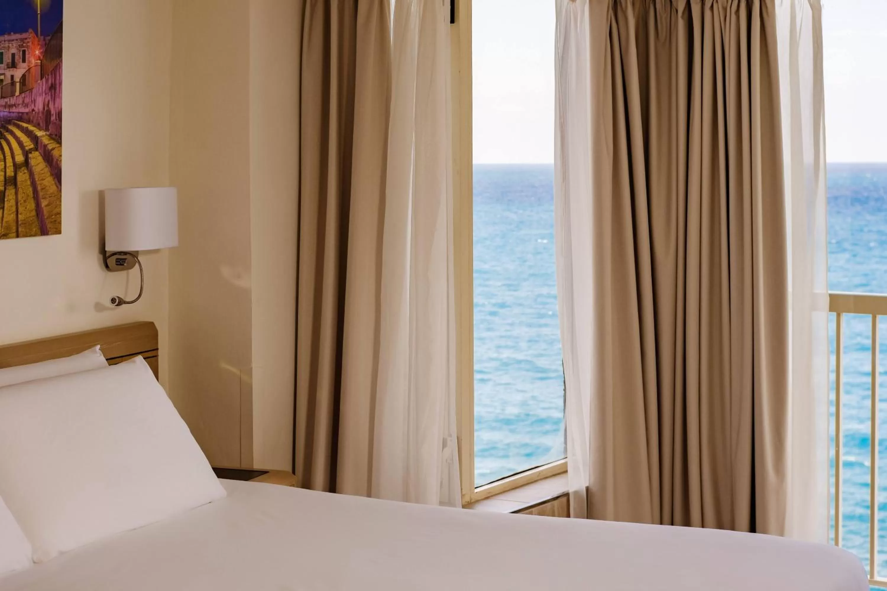 Sea view, Bed in The Diplomat Hotel