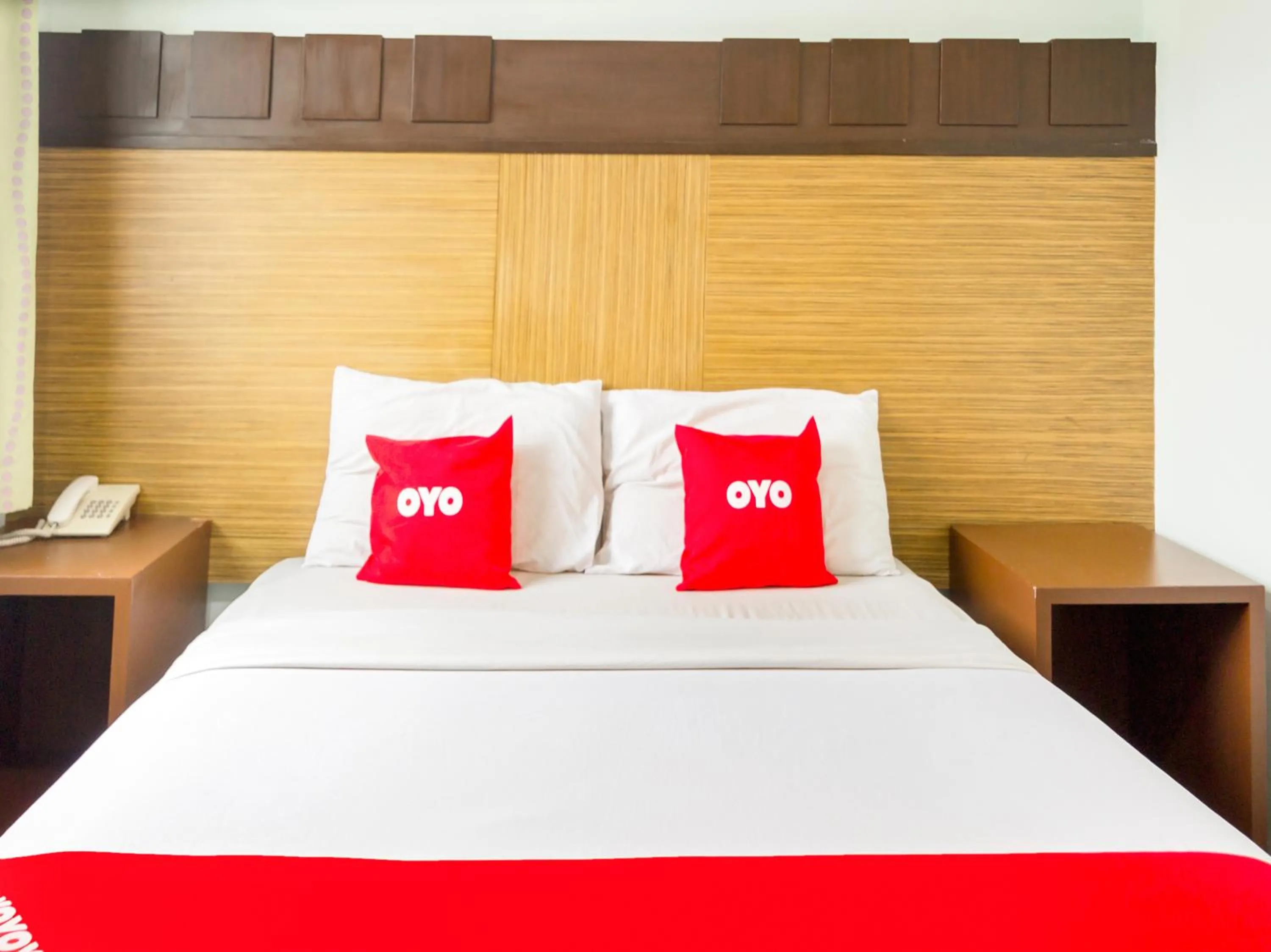 Bedroom, Bed in OYO 89408 Royal Hotel