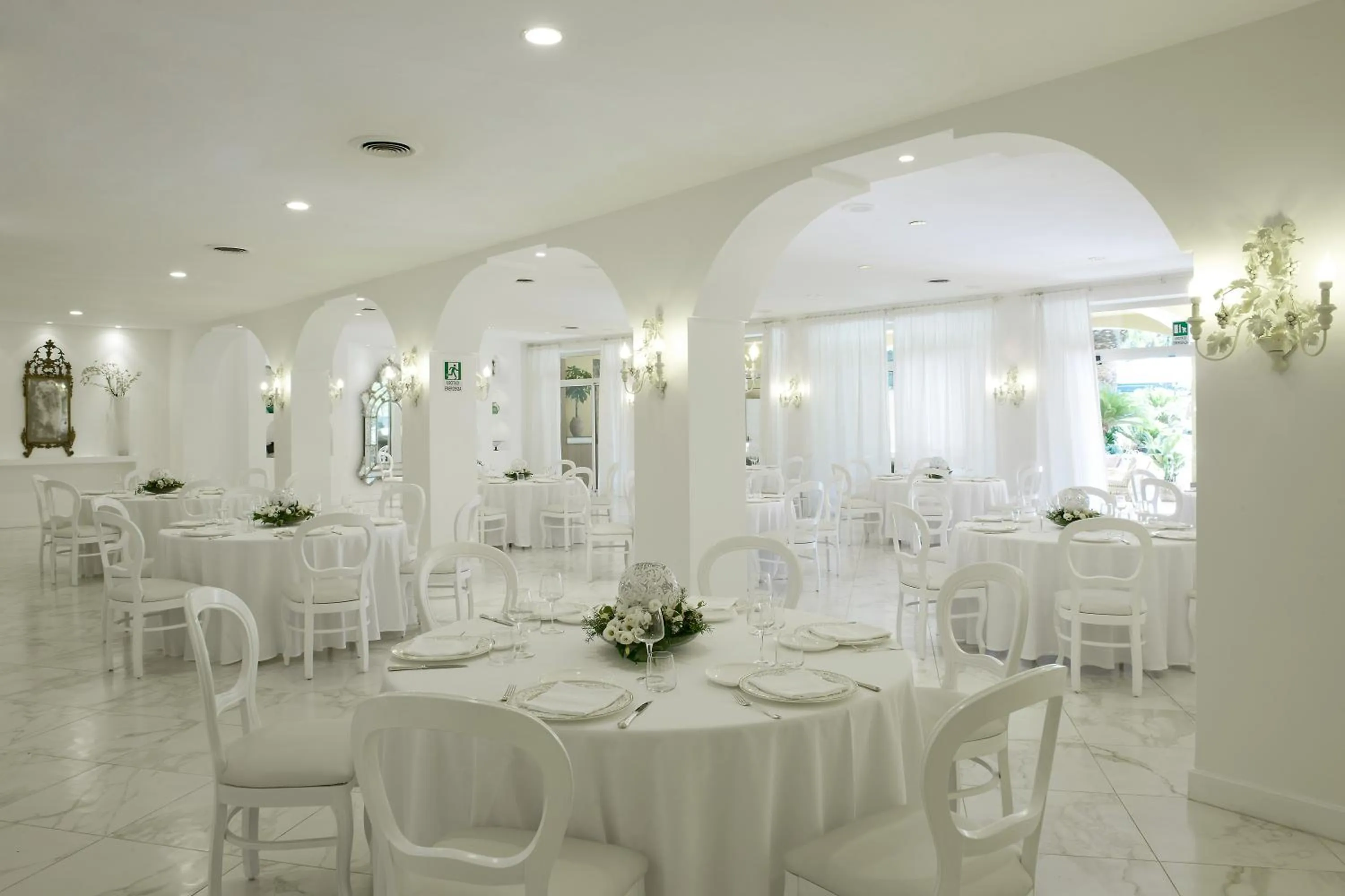 Restaurant/places to eat in Hotel dei Congressi