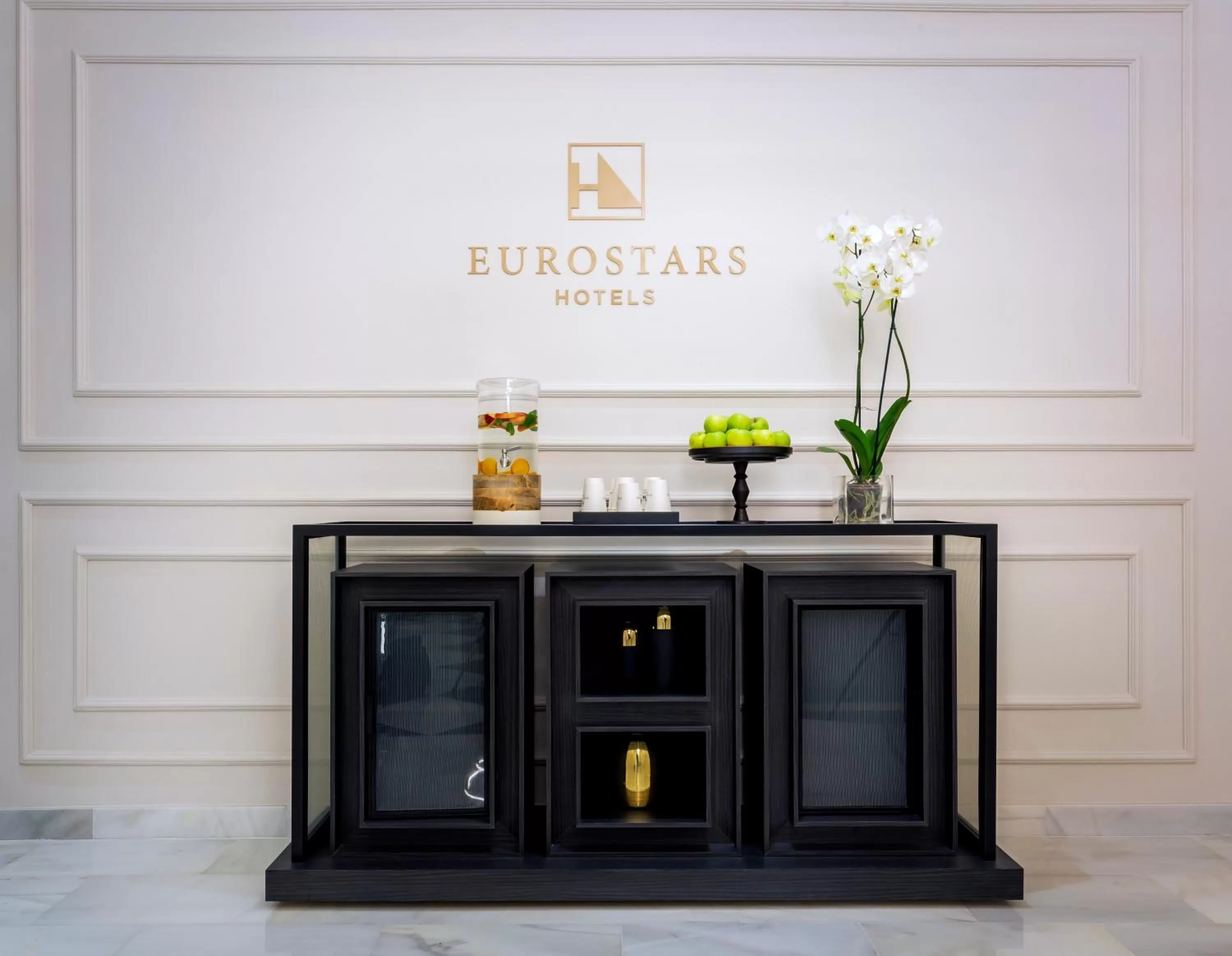 Lobby or reception in Eurostars Puerta Real