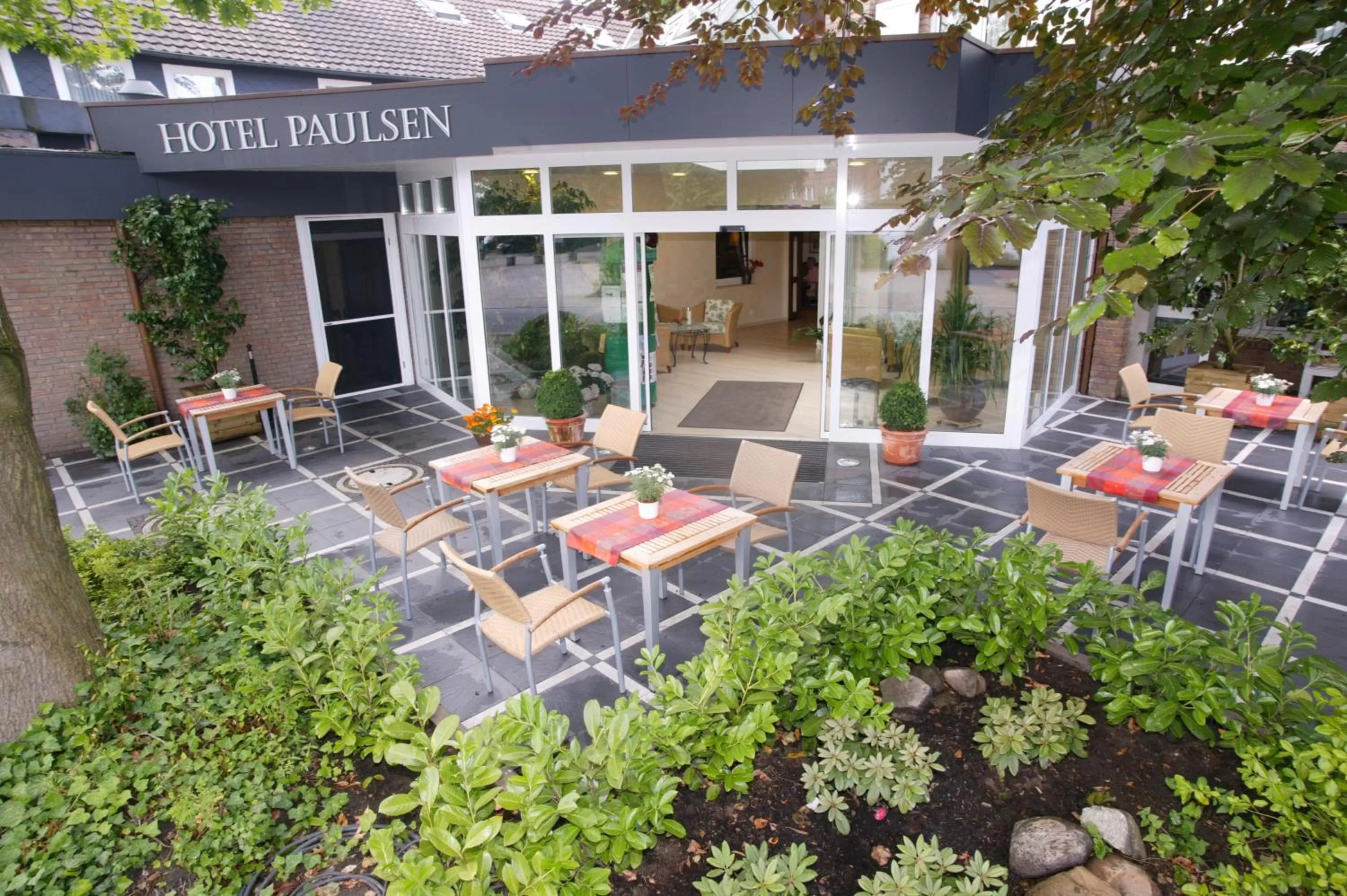 Facade/entrance in Hotel Paulsen