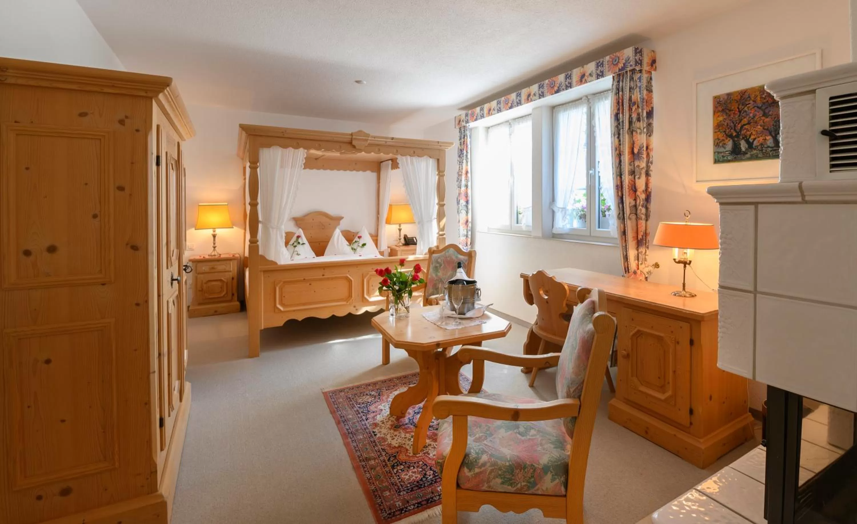 Photo of the whole room, Seating Area in Romantik Hotel zu den drei Sternen