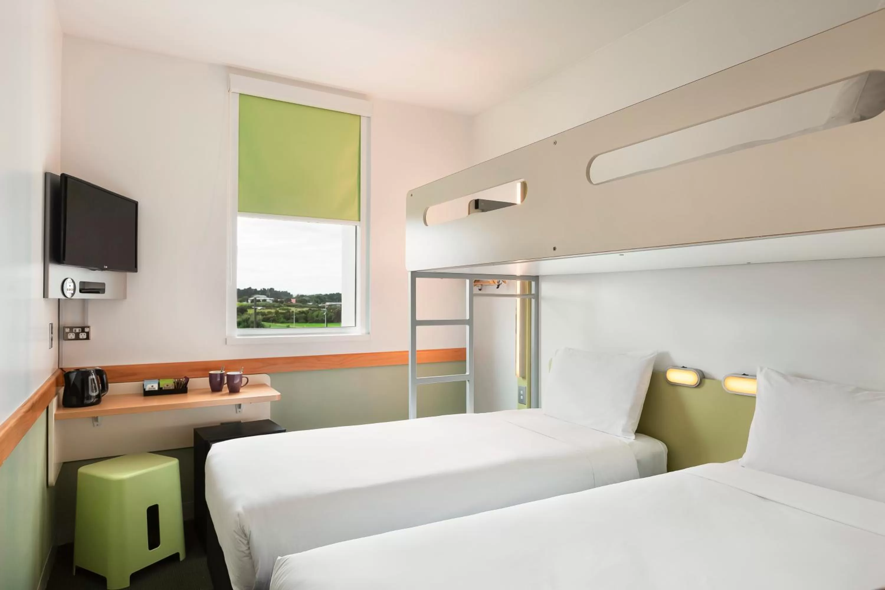 Bedroom, Bed in ibis budget Antwerpen Centraal Station