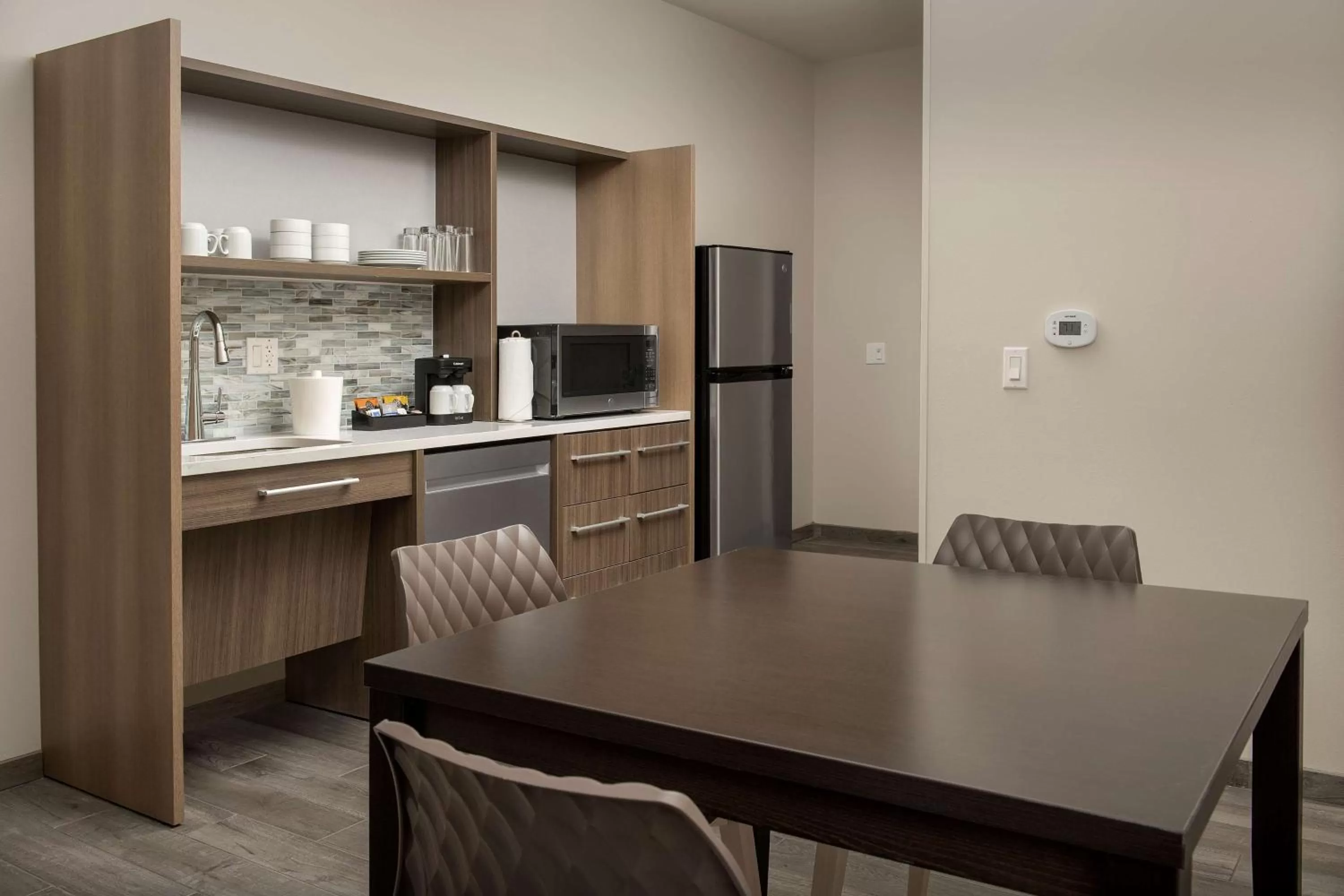 Kitchen or kitchenette in Home2 Suites By Hilton Kenner New Orleans Arpt