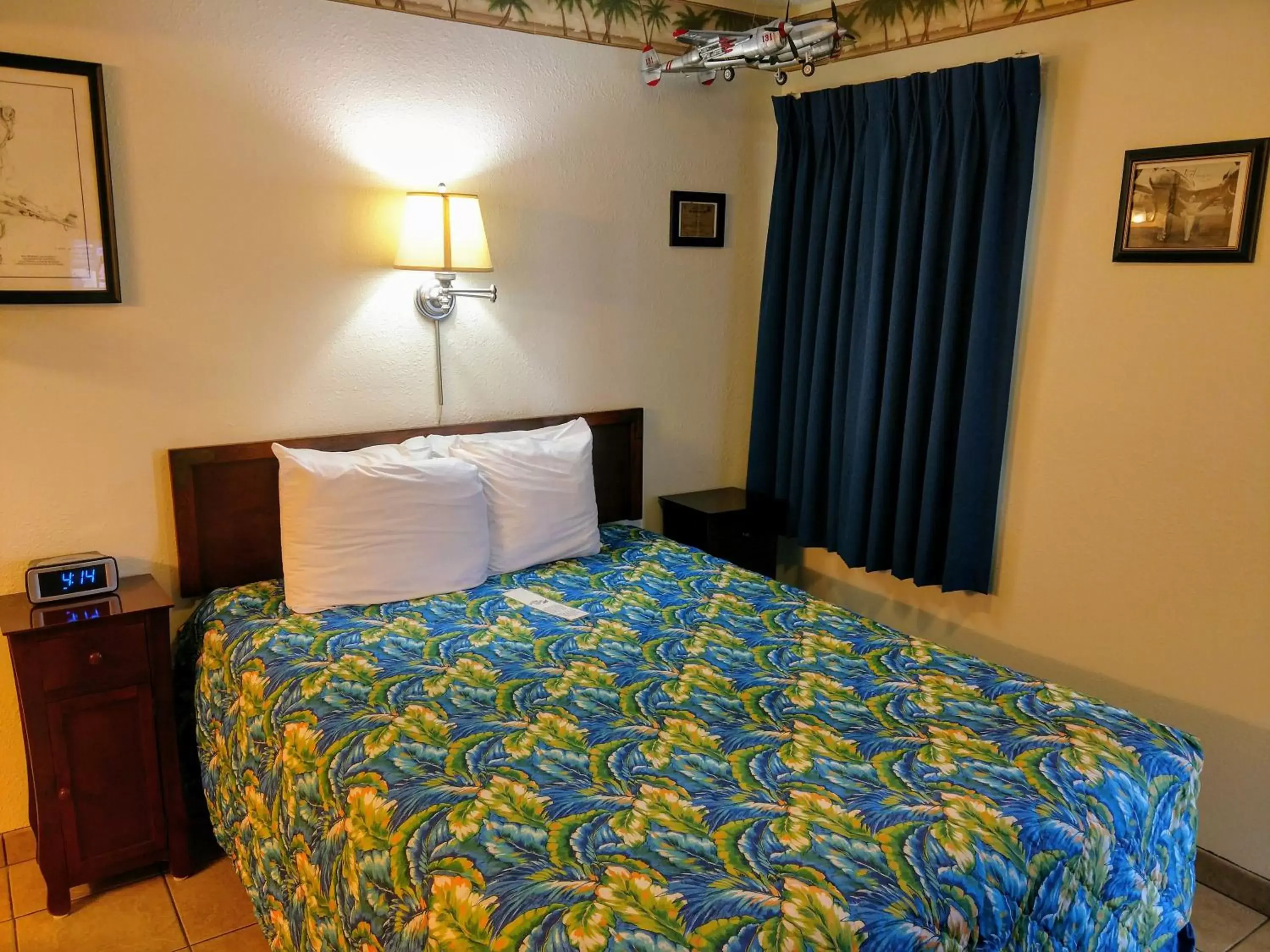 Queen Room in Amelia's Landing Queen Room in Amelia's Landing