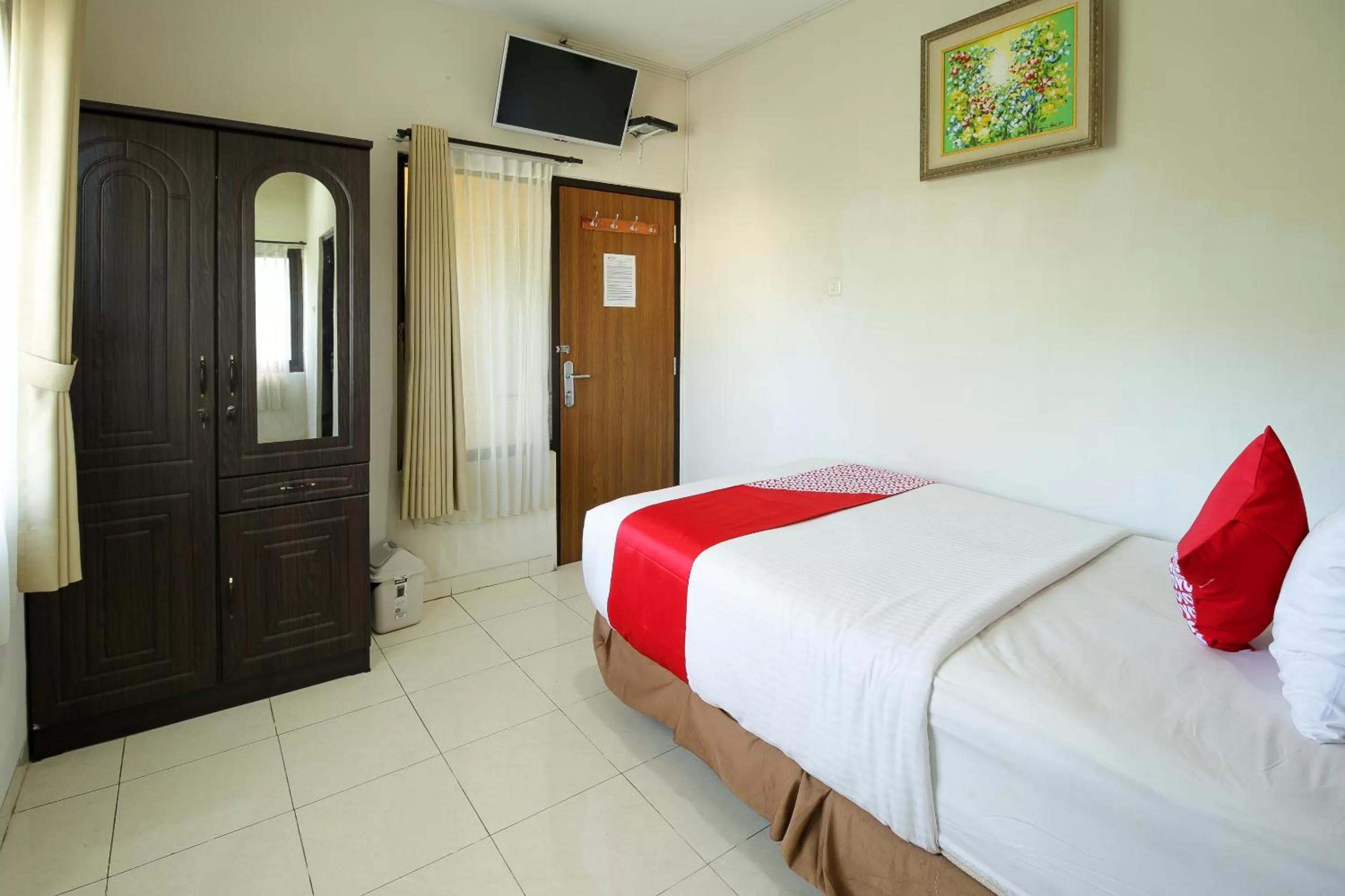 Bedroom, Bed in OYO 734 Tuban Torres Accomodation