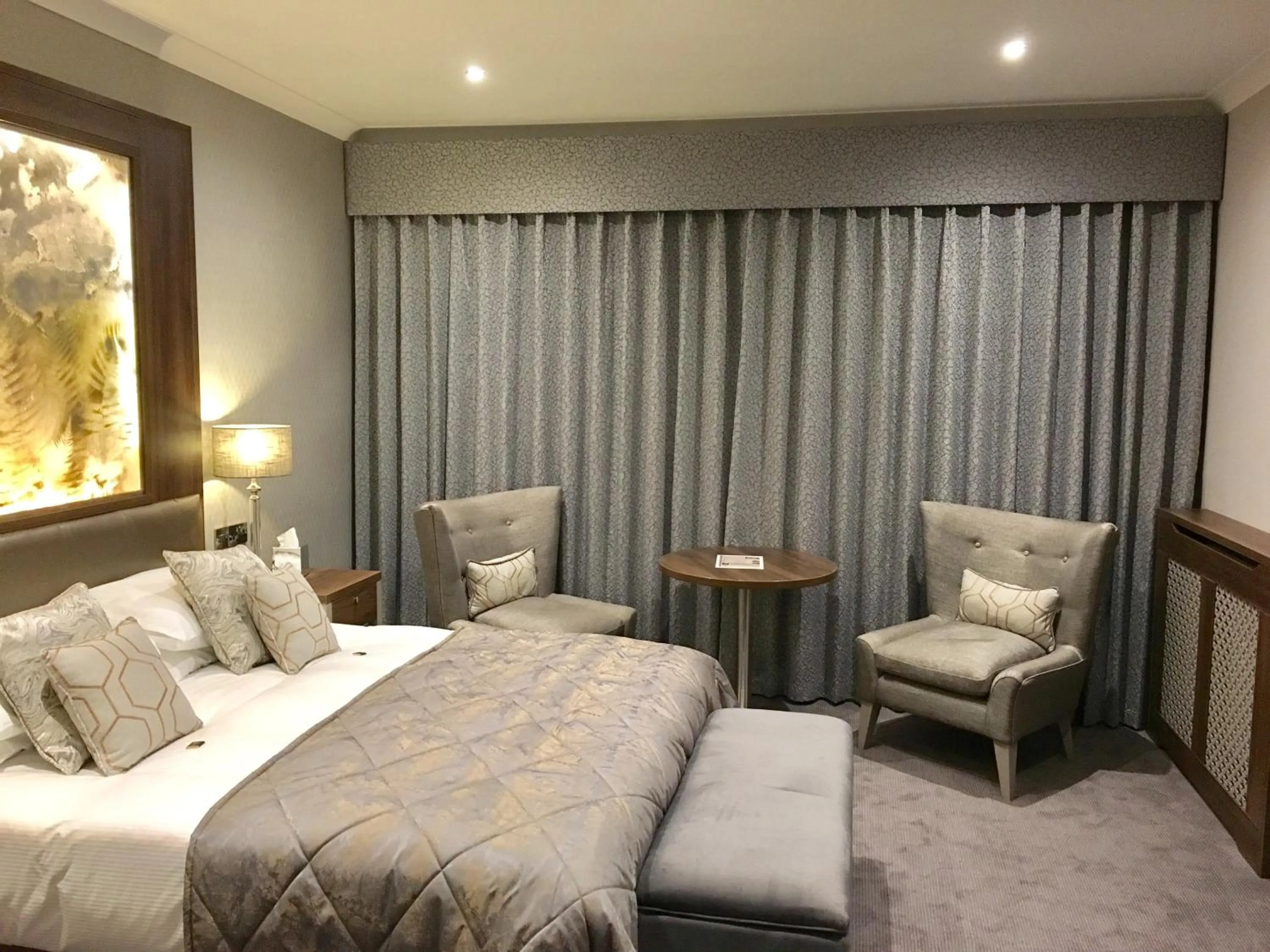 Bedroom, Bed in The Lodge Hotel