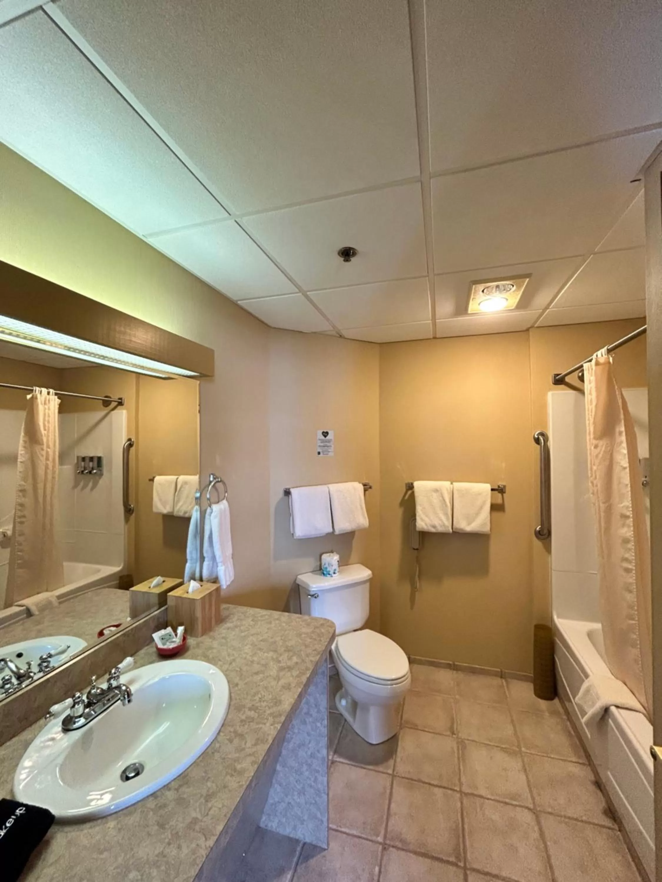 Family Suite in The Common Man Inn, Spa & Lodge