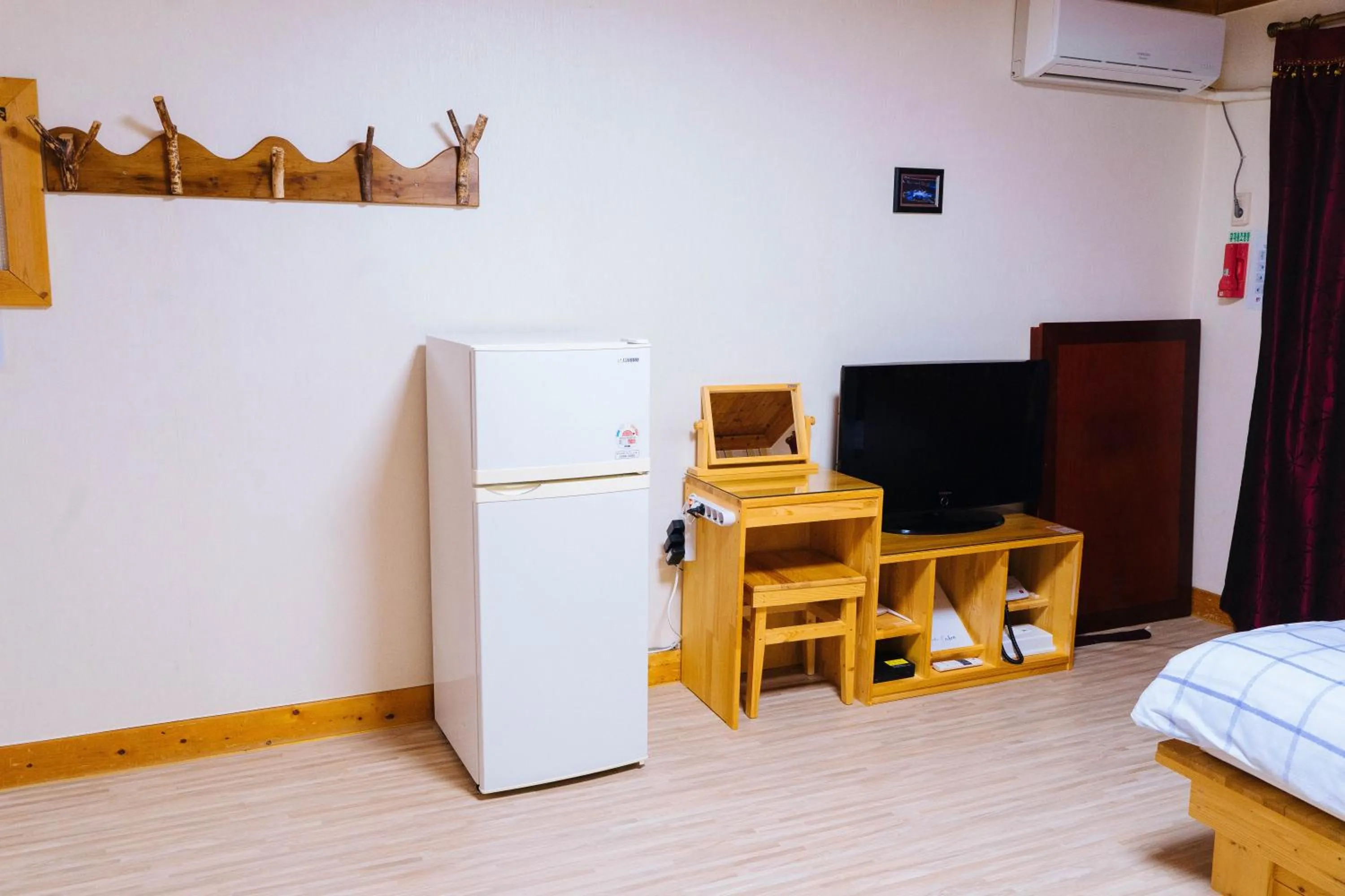 Decorative detail in White Cabin