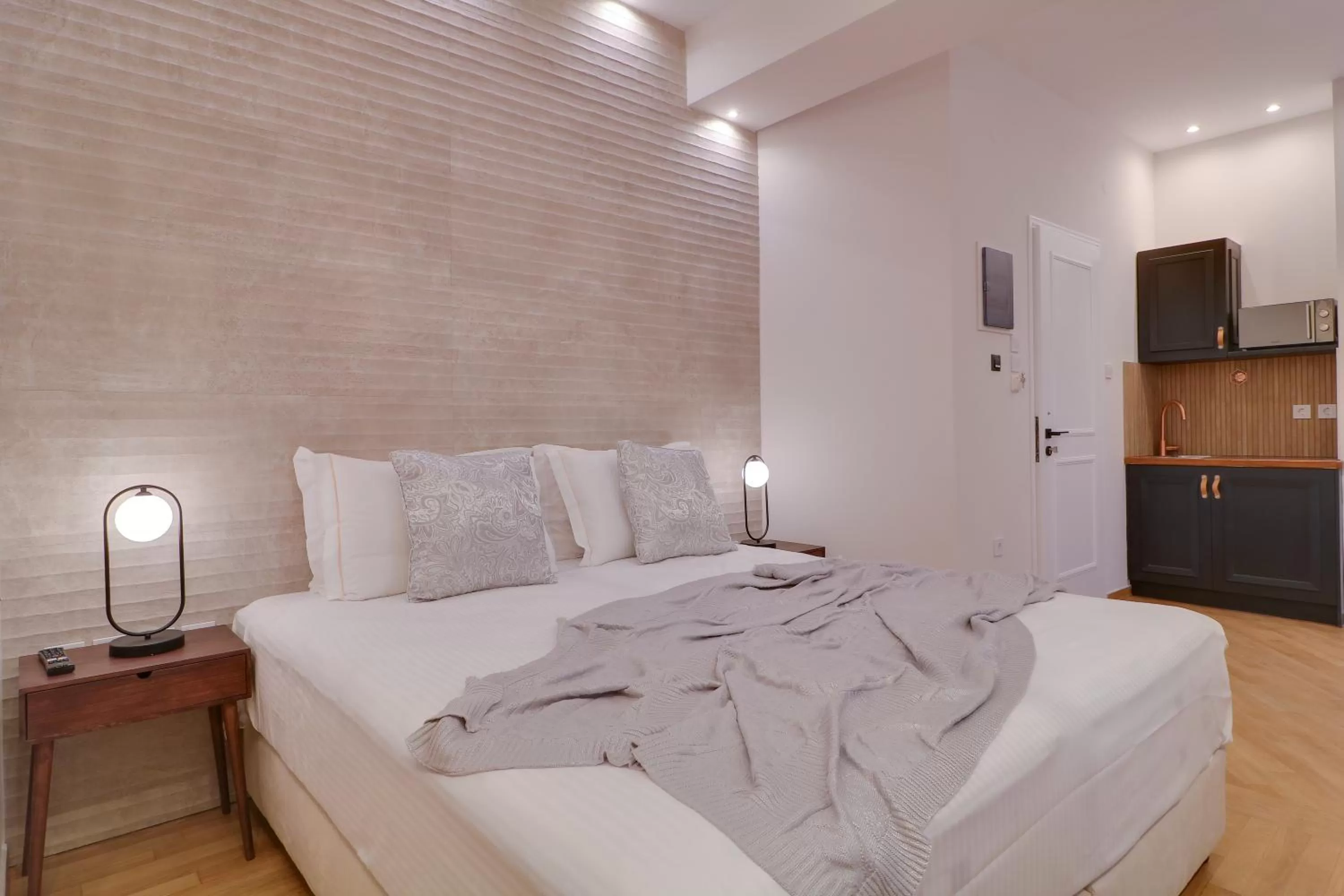 Photo of the whole room, Bed in AthINN Residence