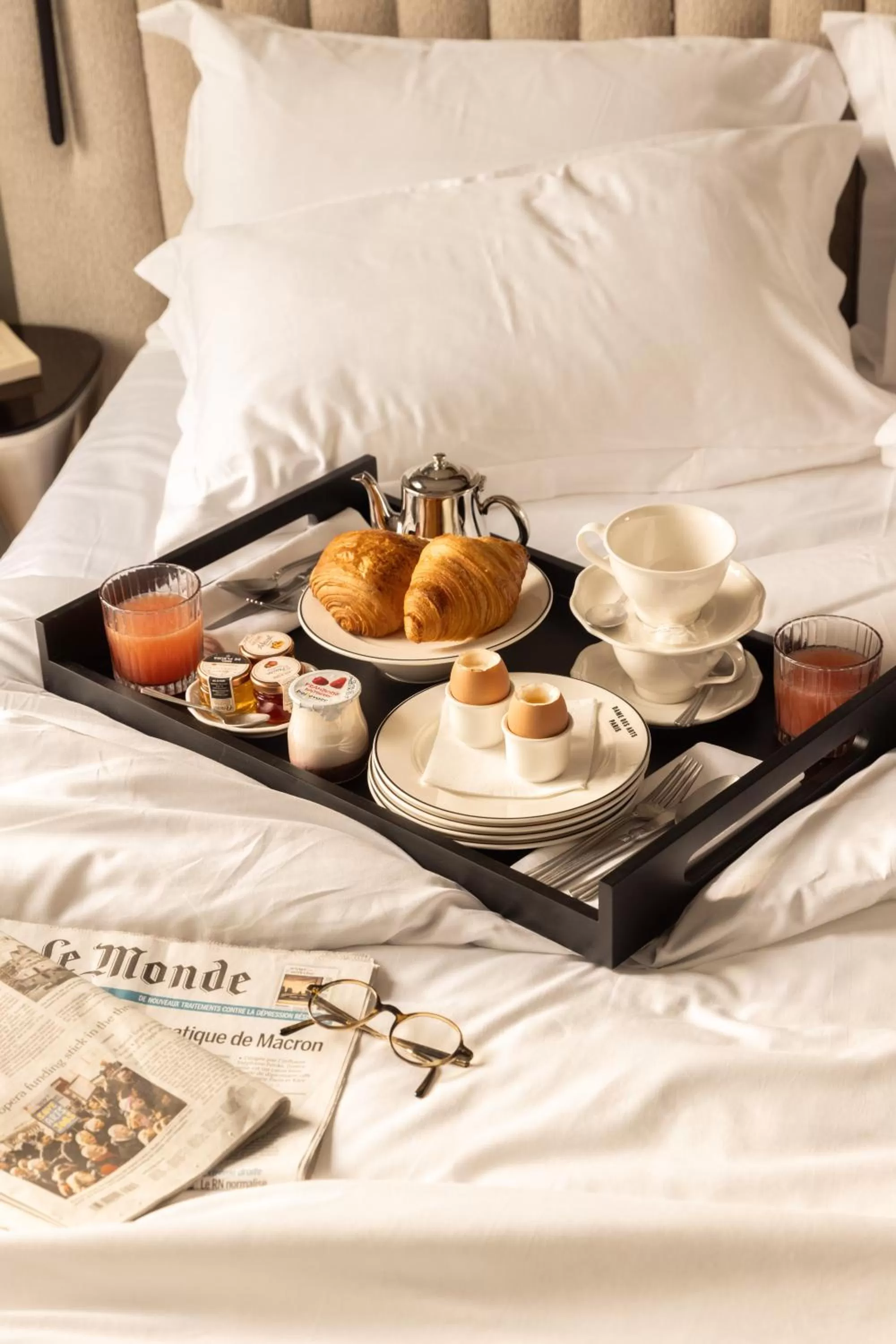 Food, Bed in Hôtel Dame des Arts