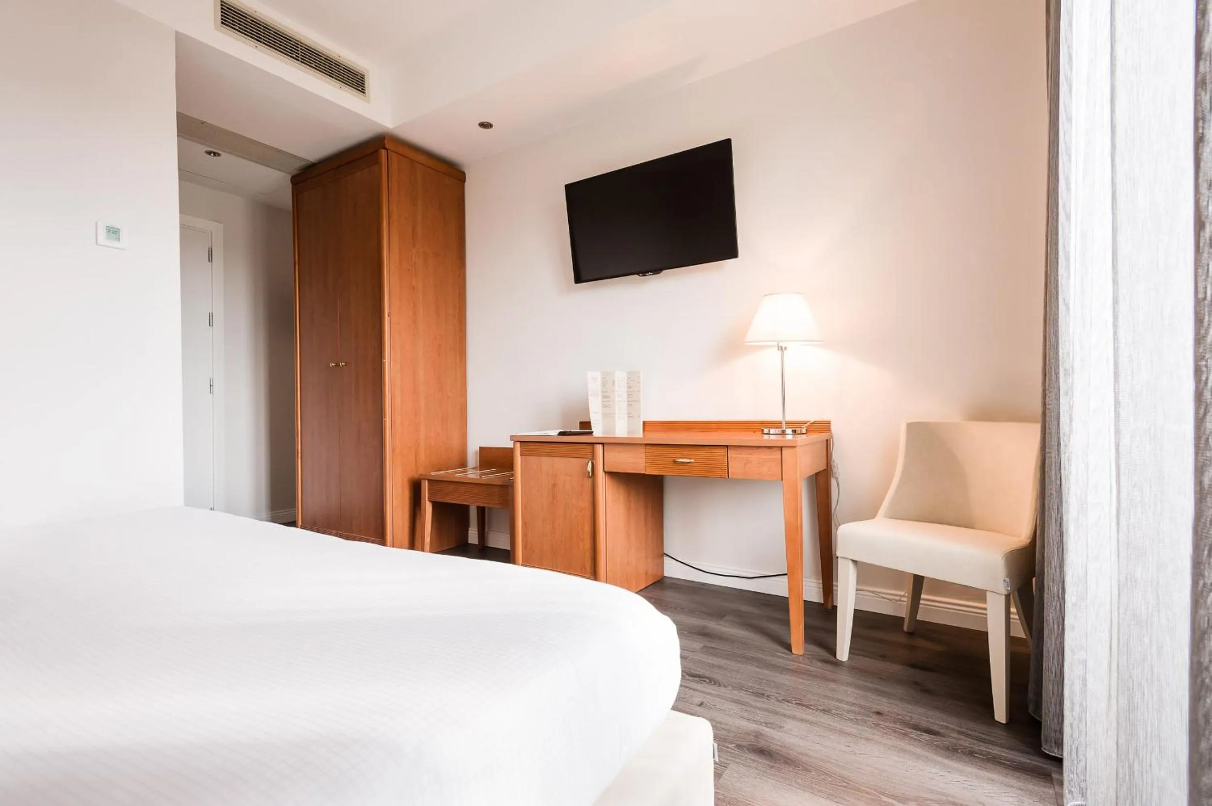 Bedroom, Bed in Hotel Garden Experience