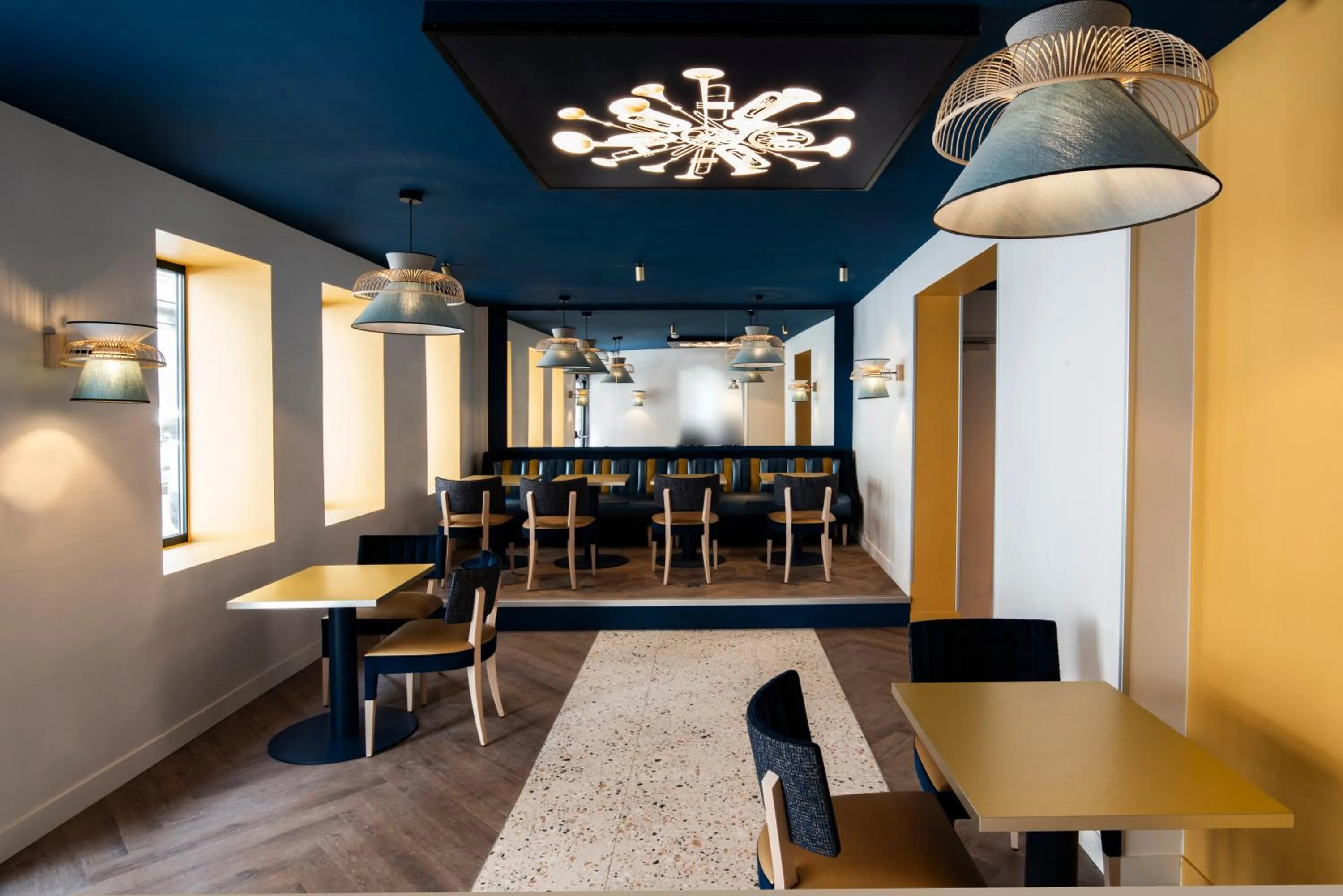 Lobby or reception in Mercure Paris Opera Lafayette