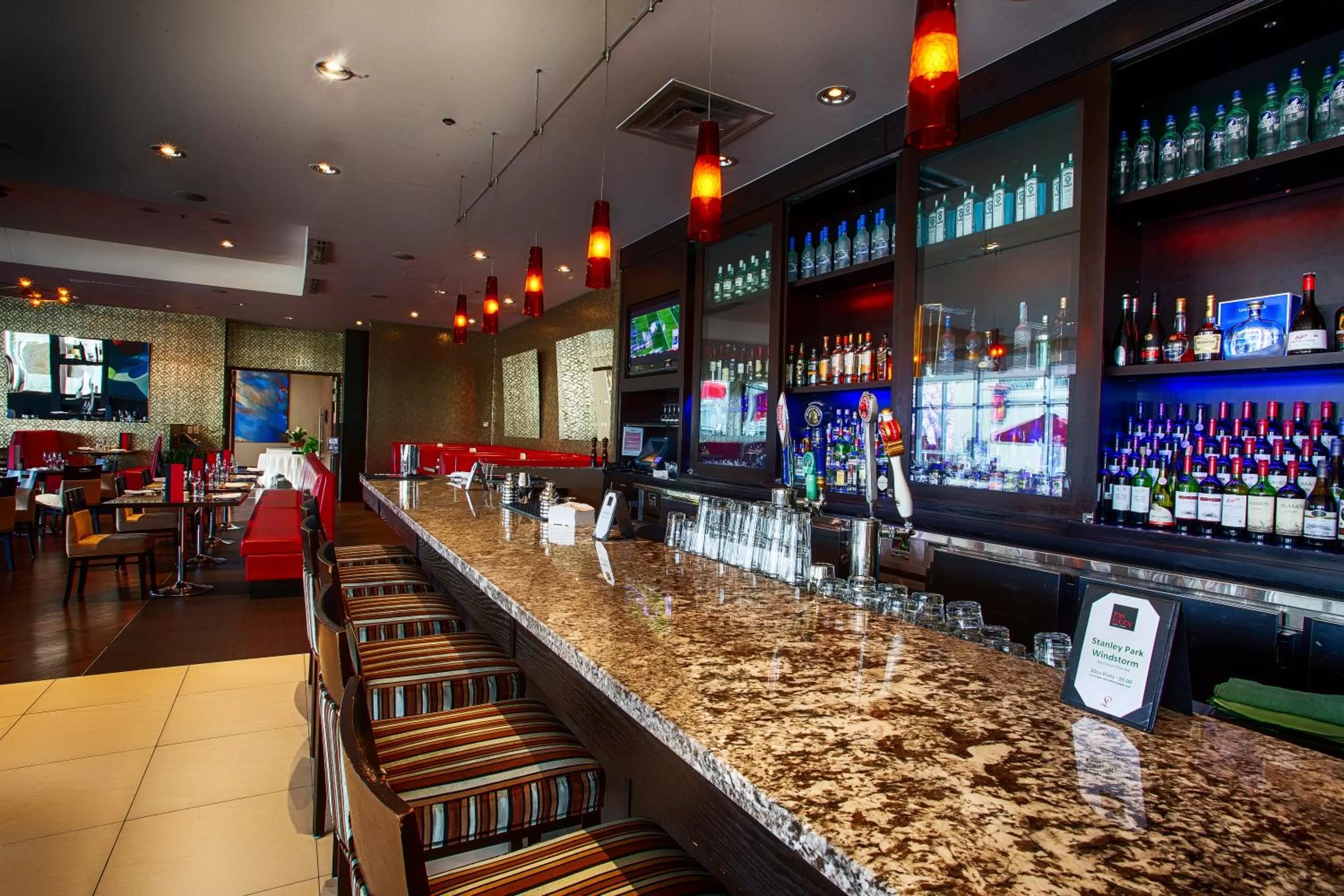 Restaurant/places to eat in Pinnacle Hotel at the Pier