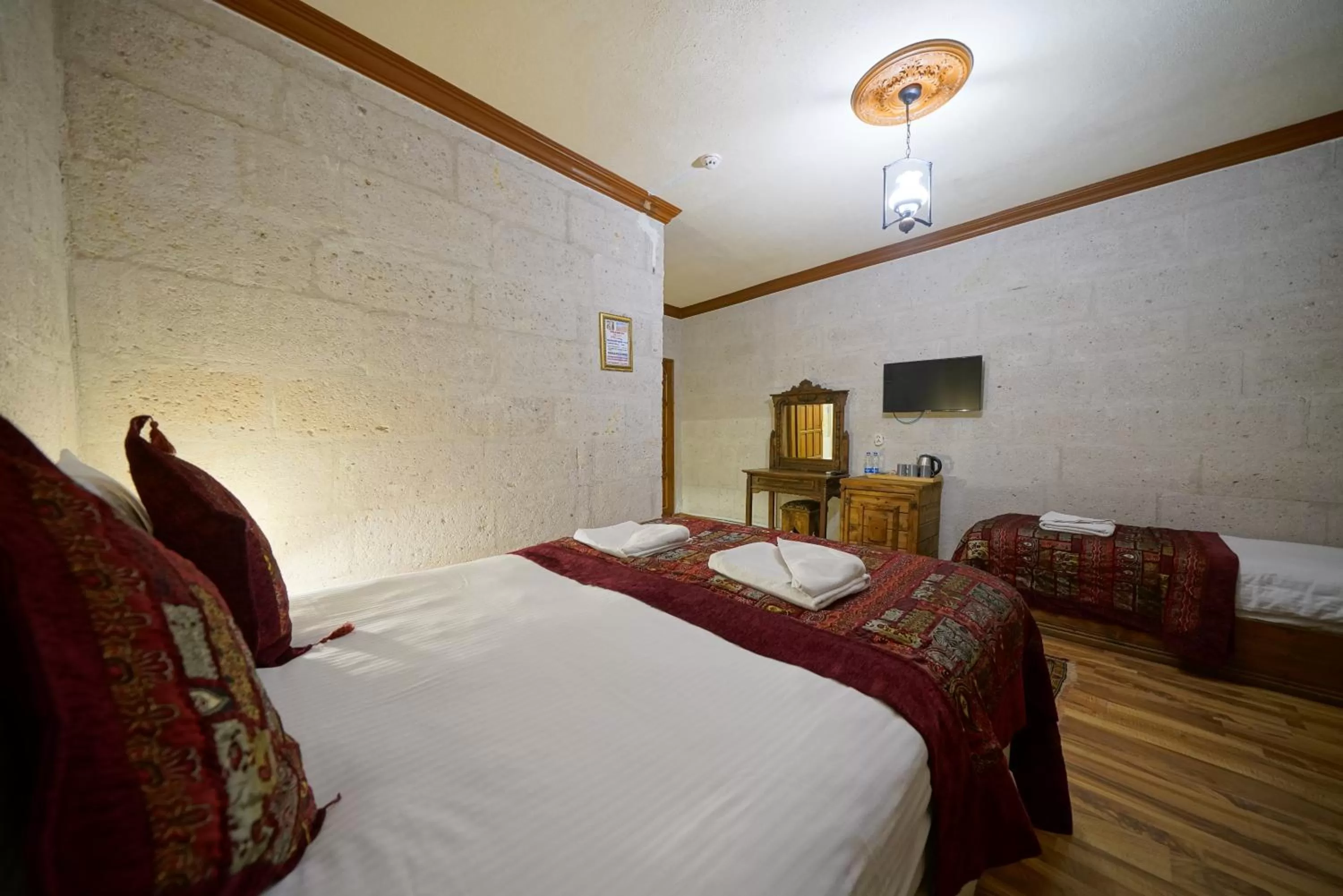 Photo of the whole room, Bed in Arch Palace