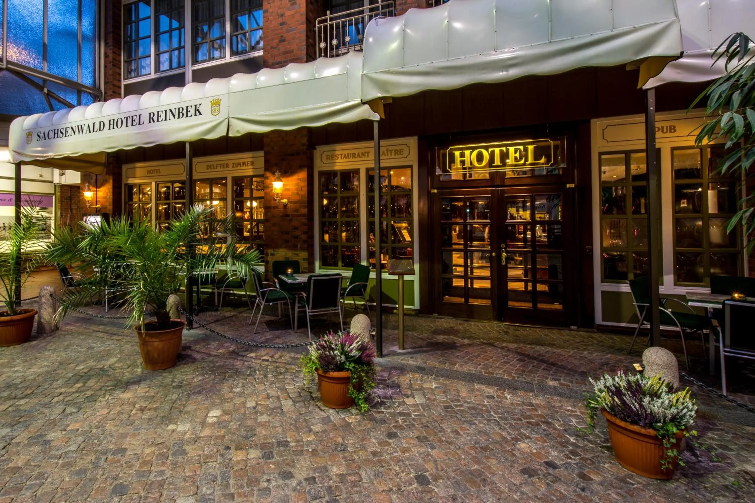 Facade/entrance in Sachsenwald Hotel Reinbek