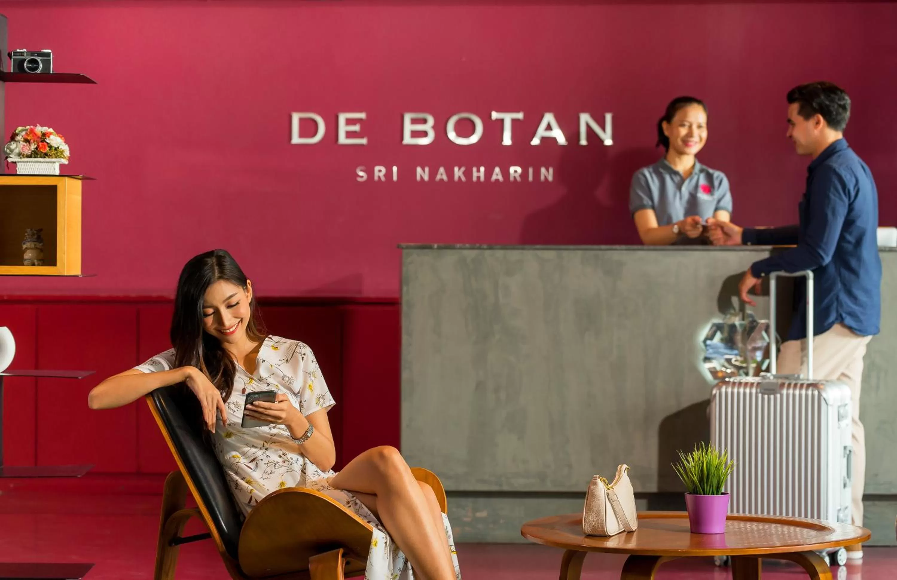 Lobby or reception in De Botan Srinakarin Hotel & Residence