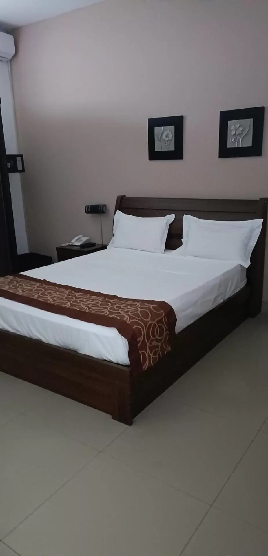 Bedroom, Bed in Hôtel La Grillade