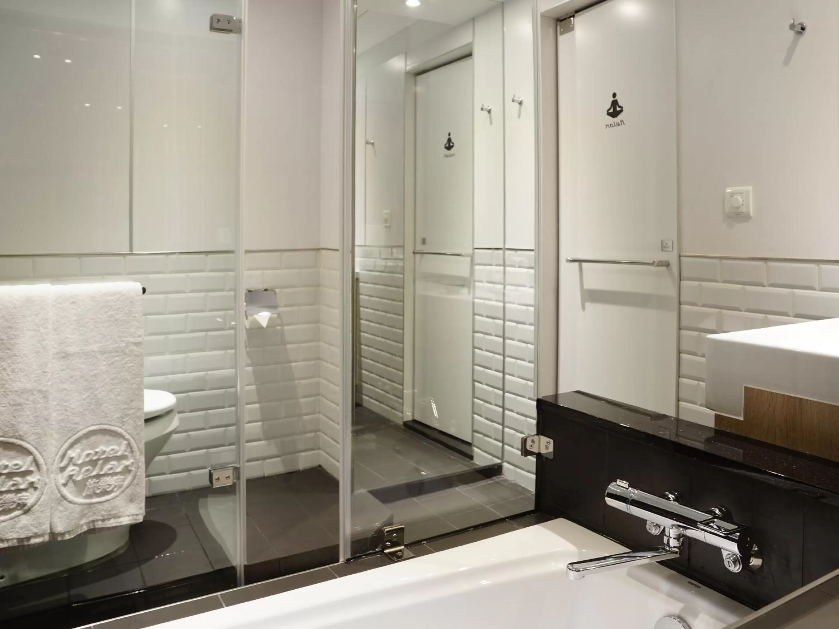 Toilet in Hotel Relax II