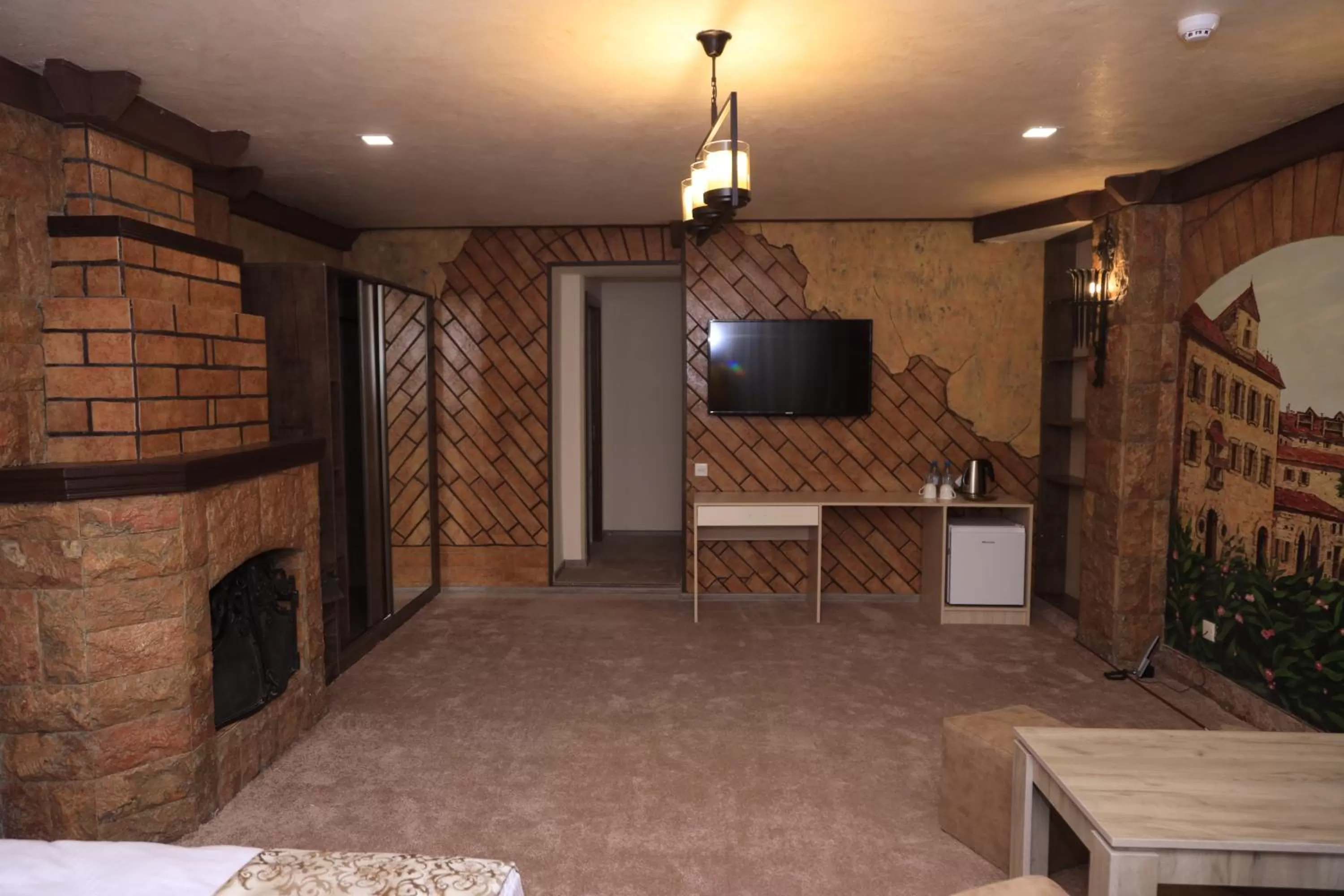 TV and multimedia, TV/Entertainment Center in DeLin Hotel And Tours