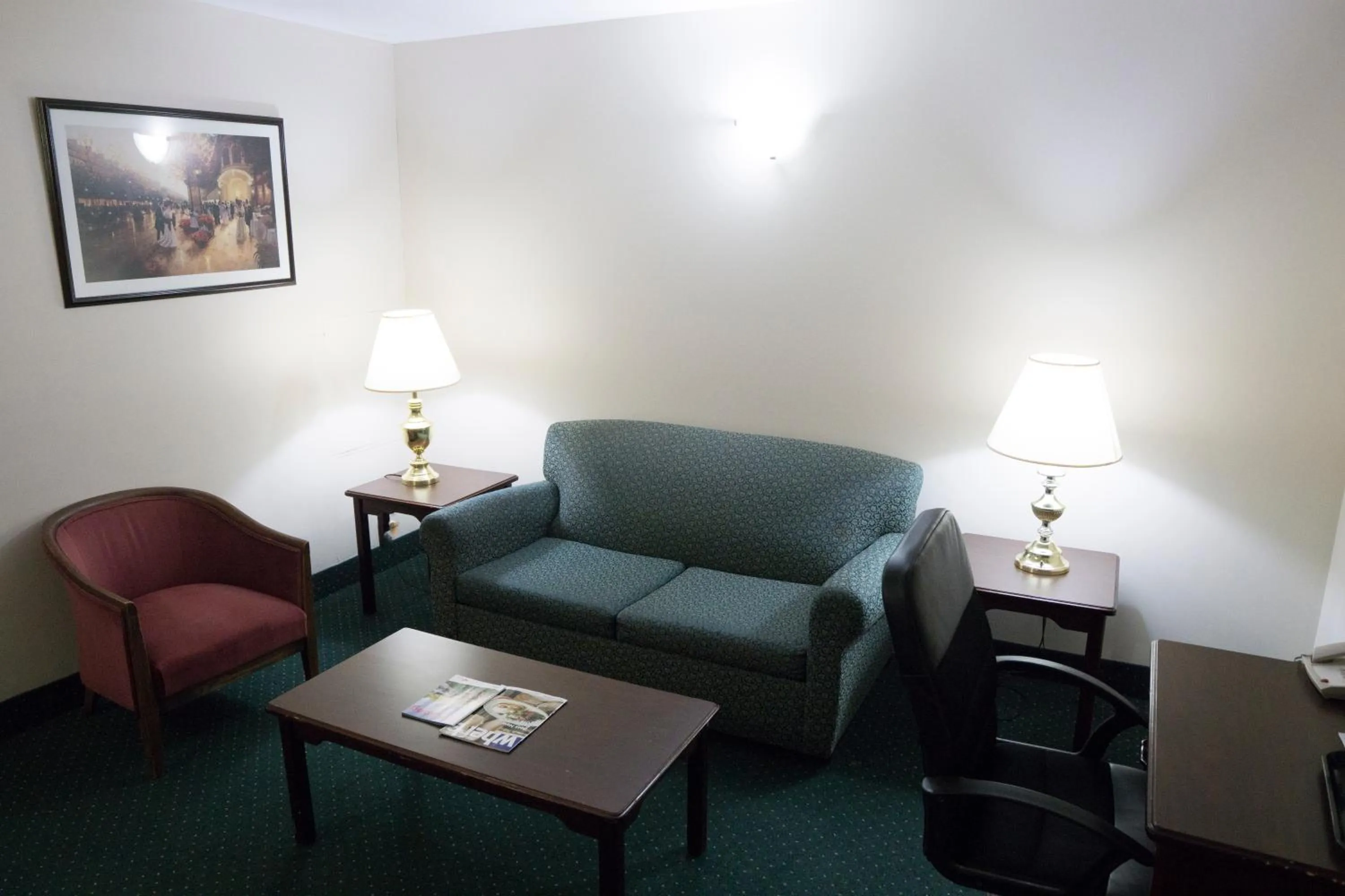 Living room, Seating Area in The Marlborough Hotel