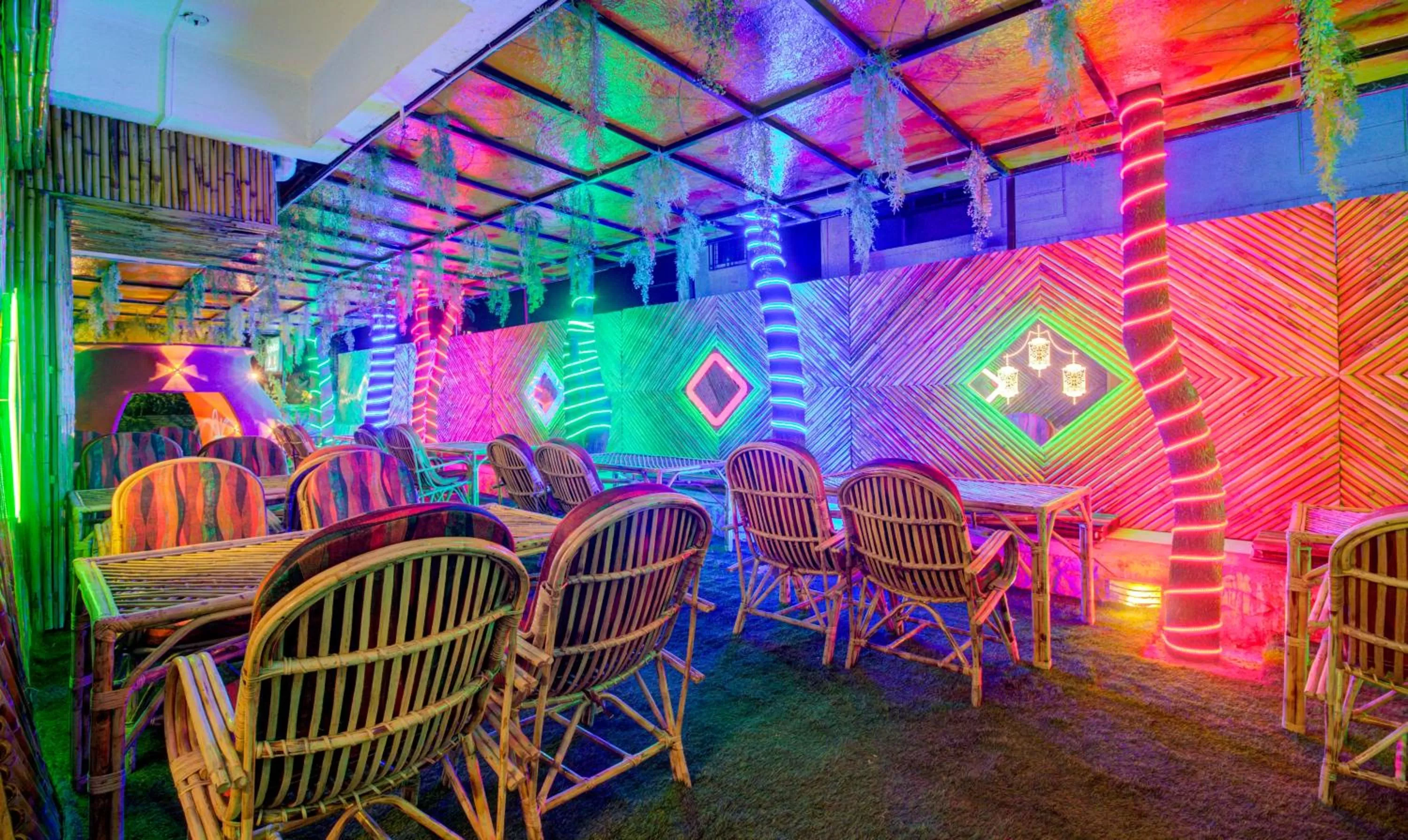 Restaurant/places to eat in Itsy By Treebo - Sky Vista