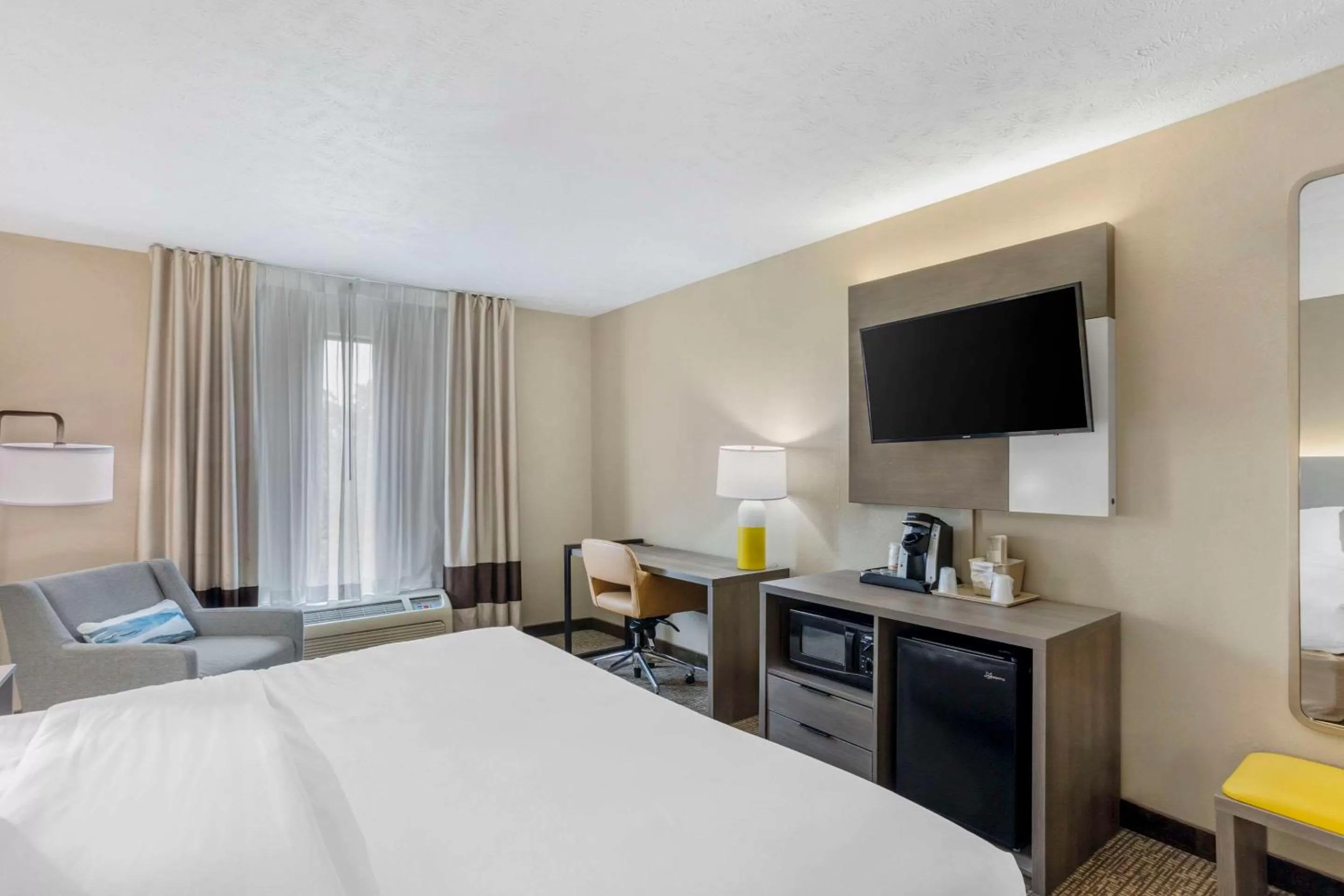 Bedroom, Bed in Comfort Inn Huntingdon