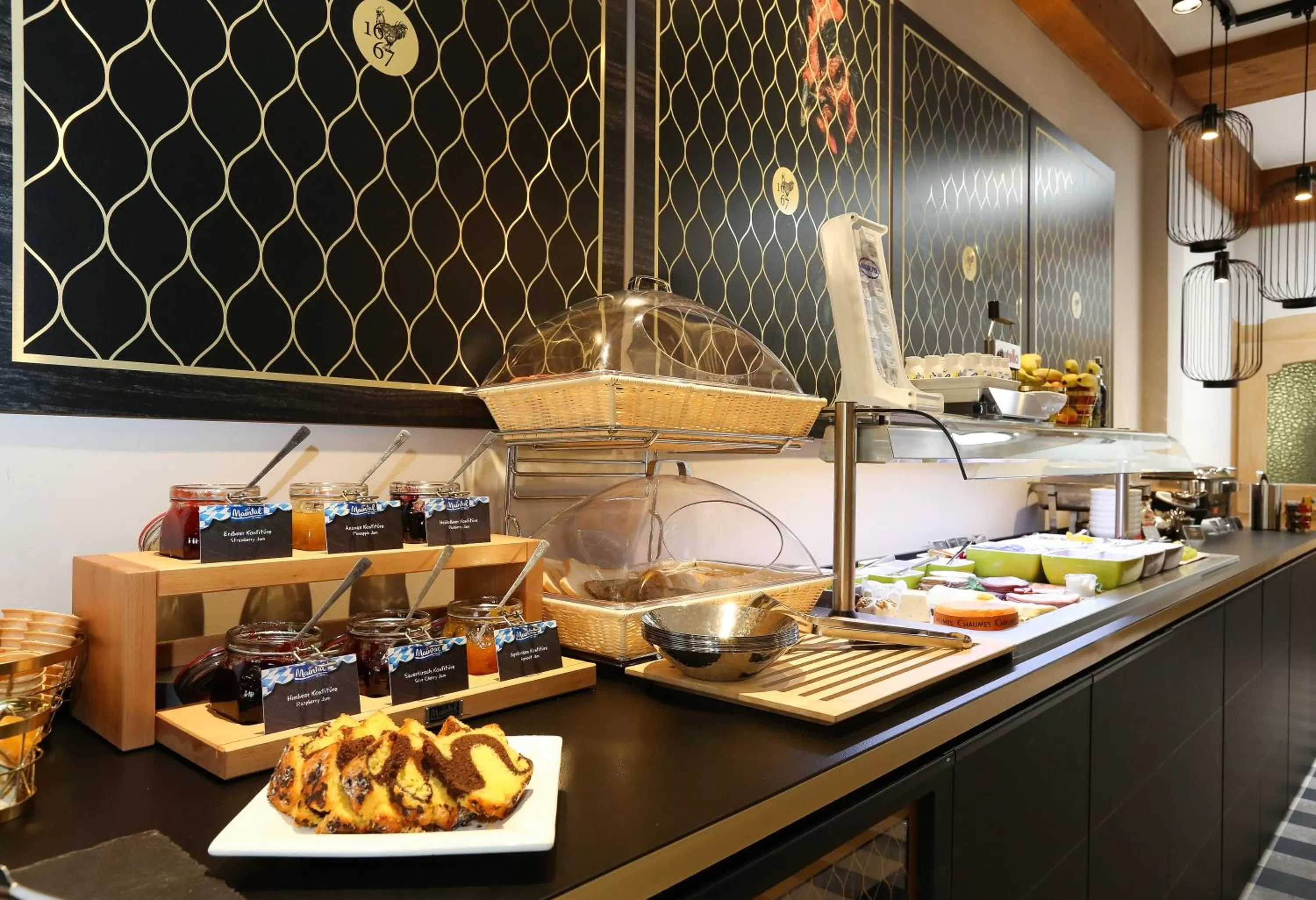 Food and drinks in Arthotel ANA Goggl