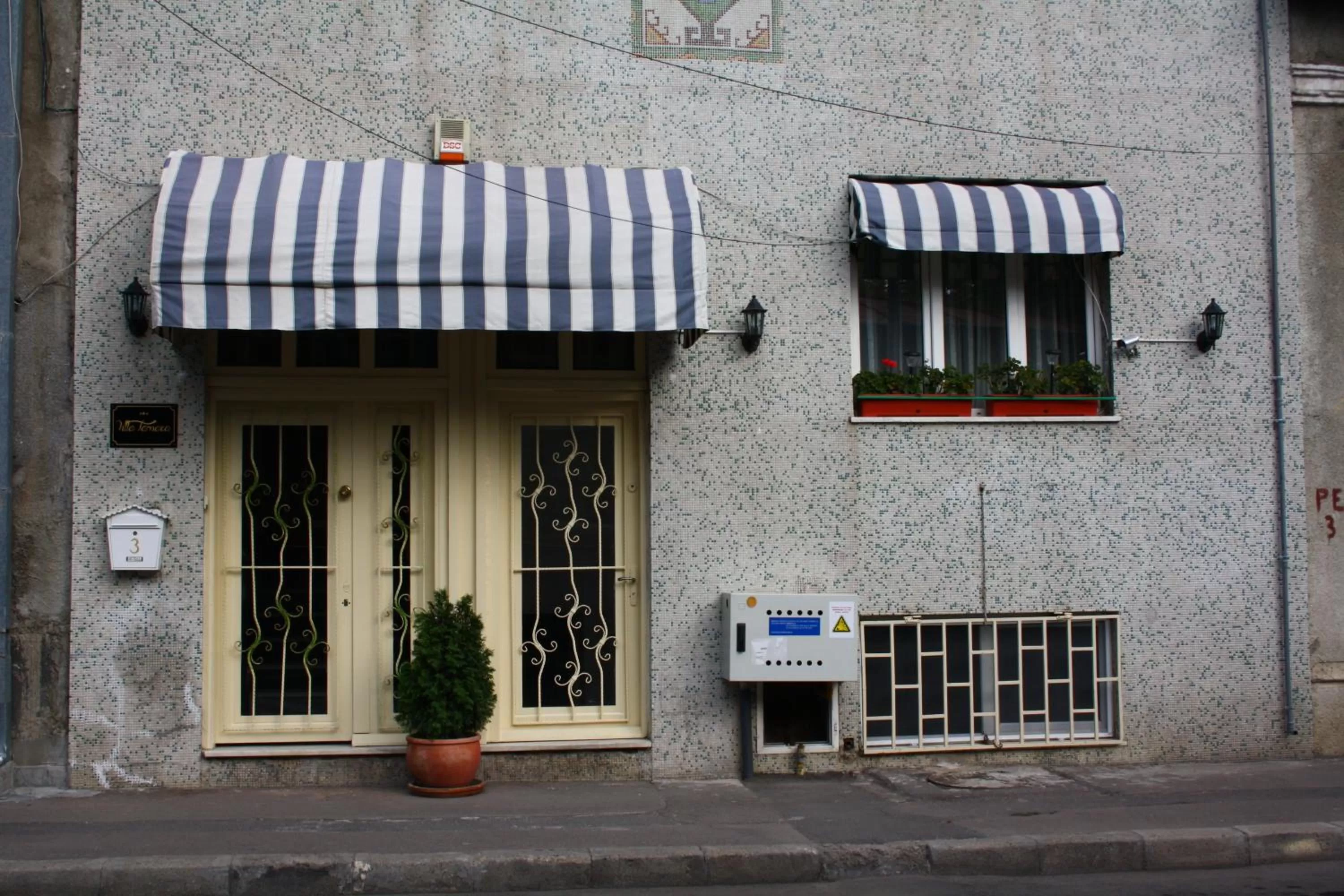 Facade/entrance in Villa Tamara