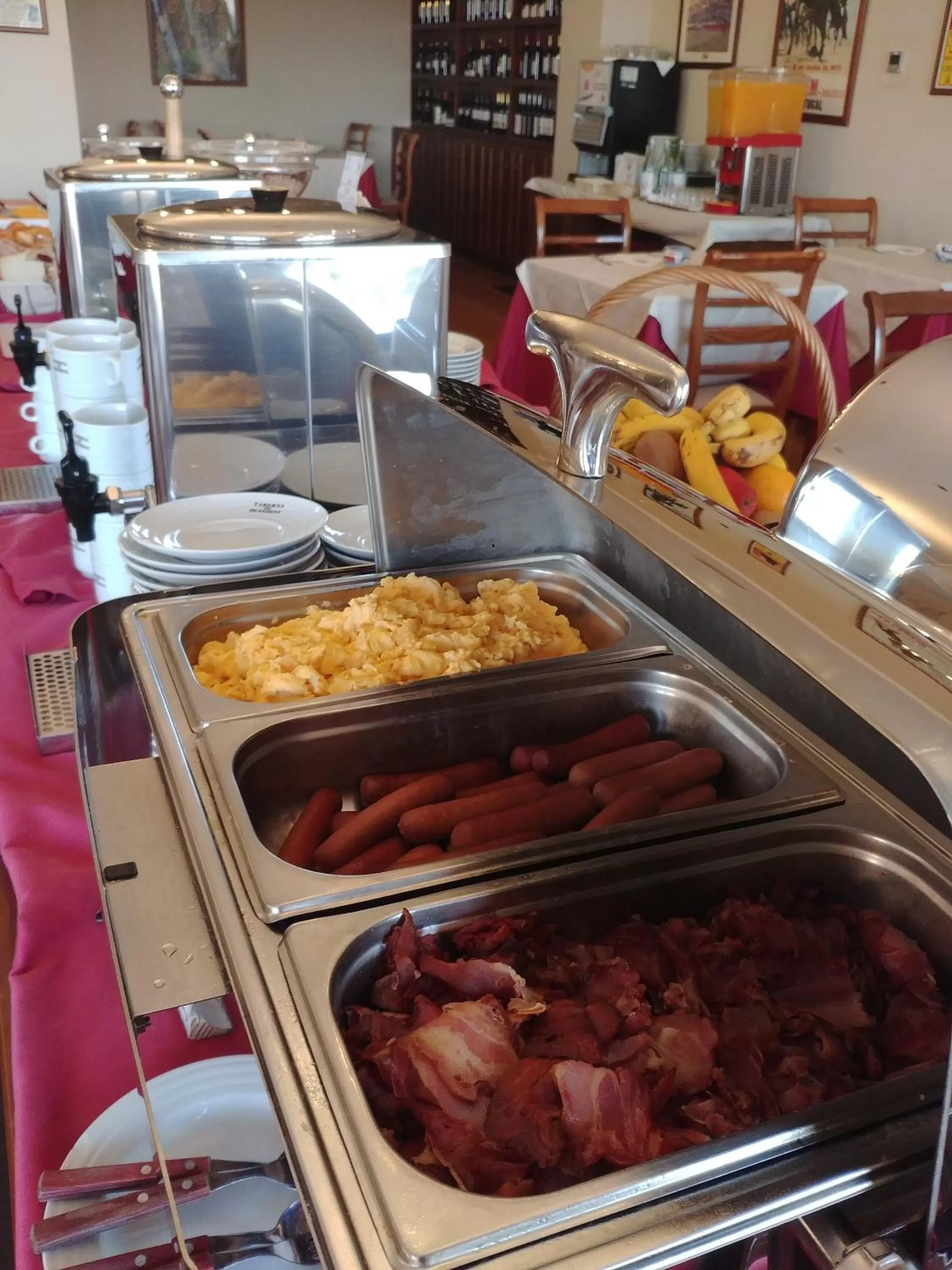 Buffet breakfast in Verdi Santarém
