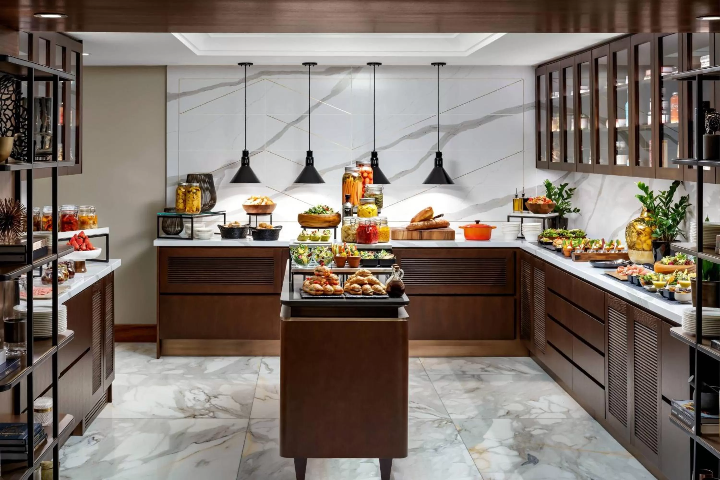 Lounge or bar in The Ritz-Carlton, Toronto