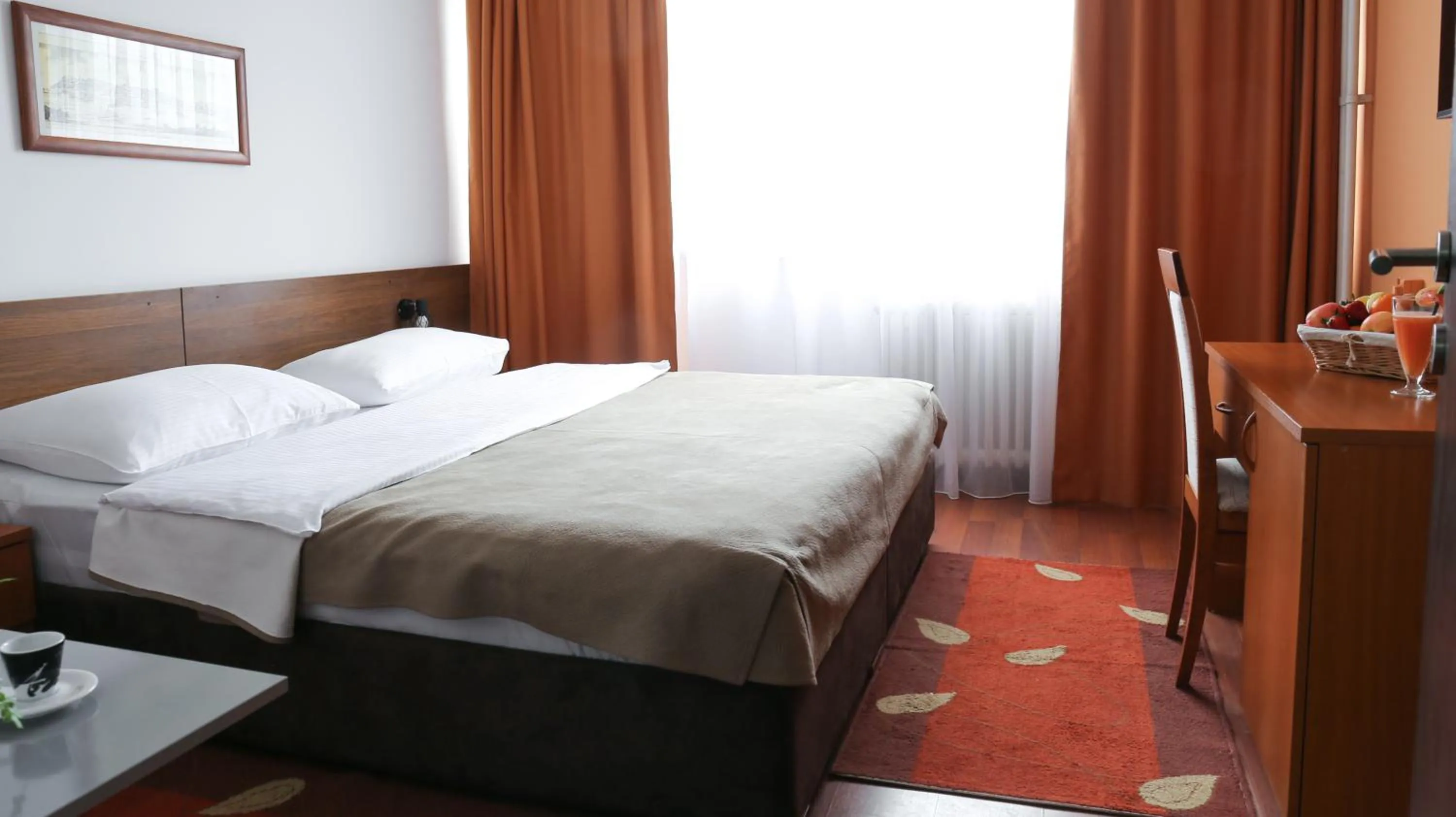 Bed in Hotel Srbija-FREE PARKING