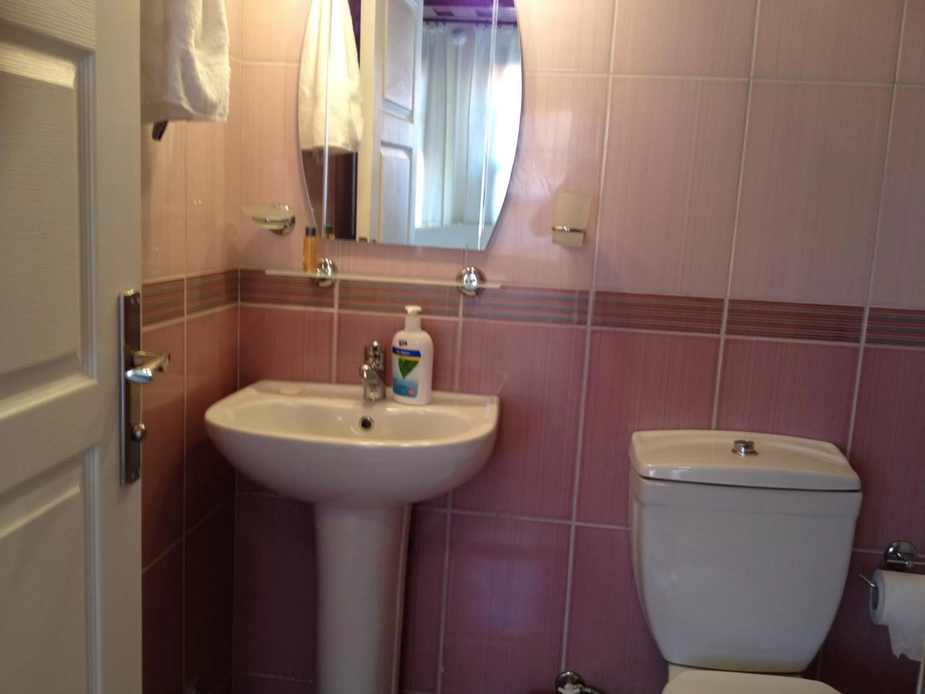 Bathroom in Munchen Pension