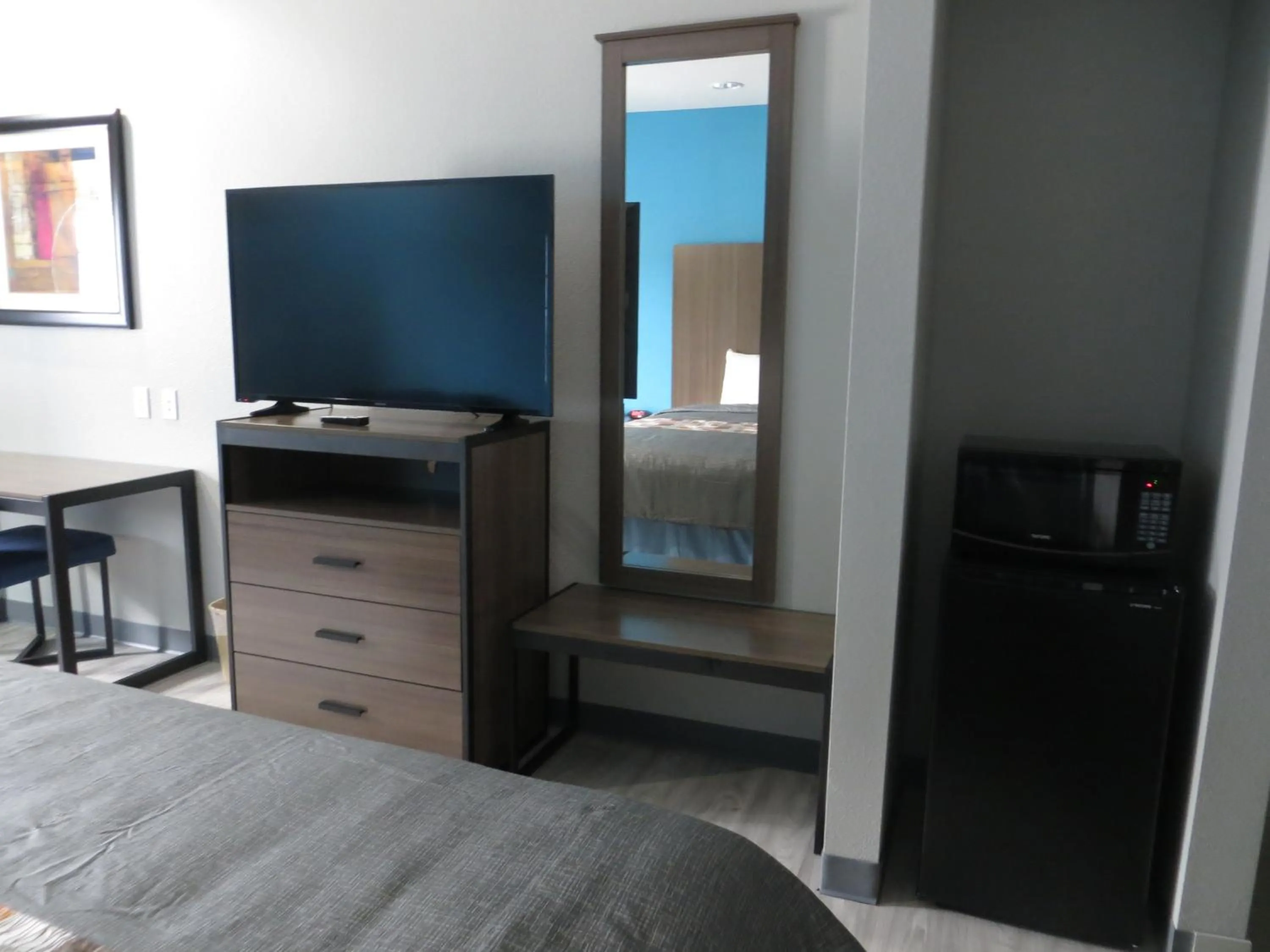 TV and multimedia, Bed in Haven Inn & Suites willowbrook
