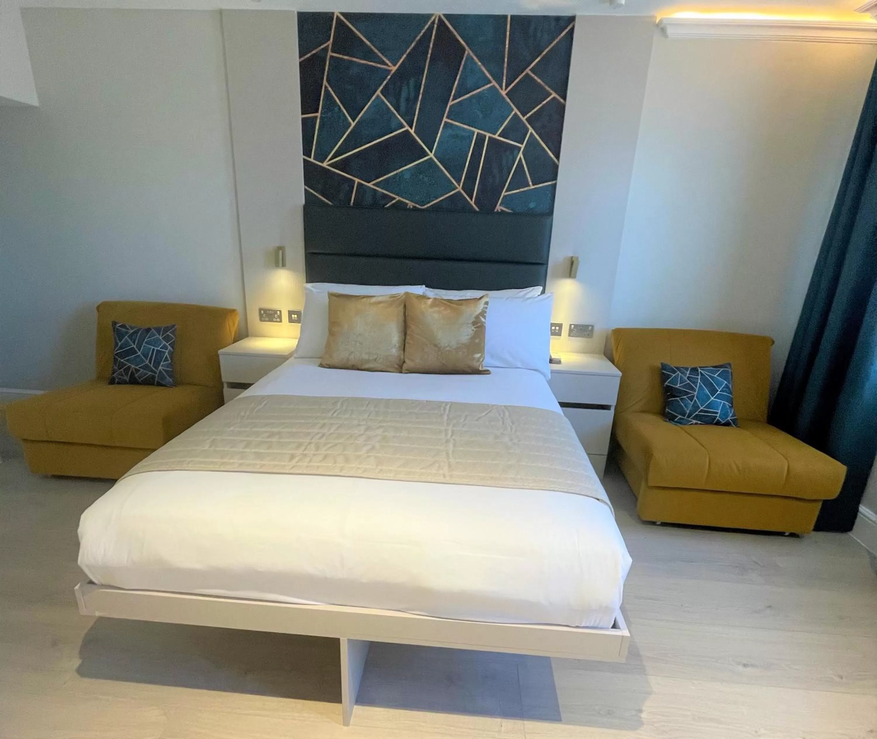 Photo of the whole room, Bed in 198 Studios