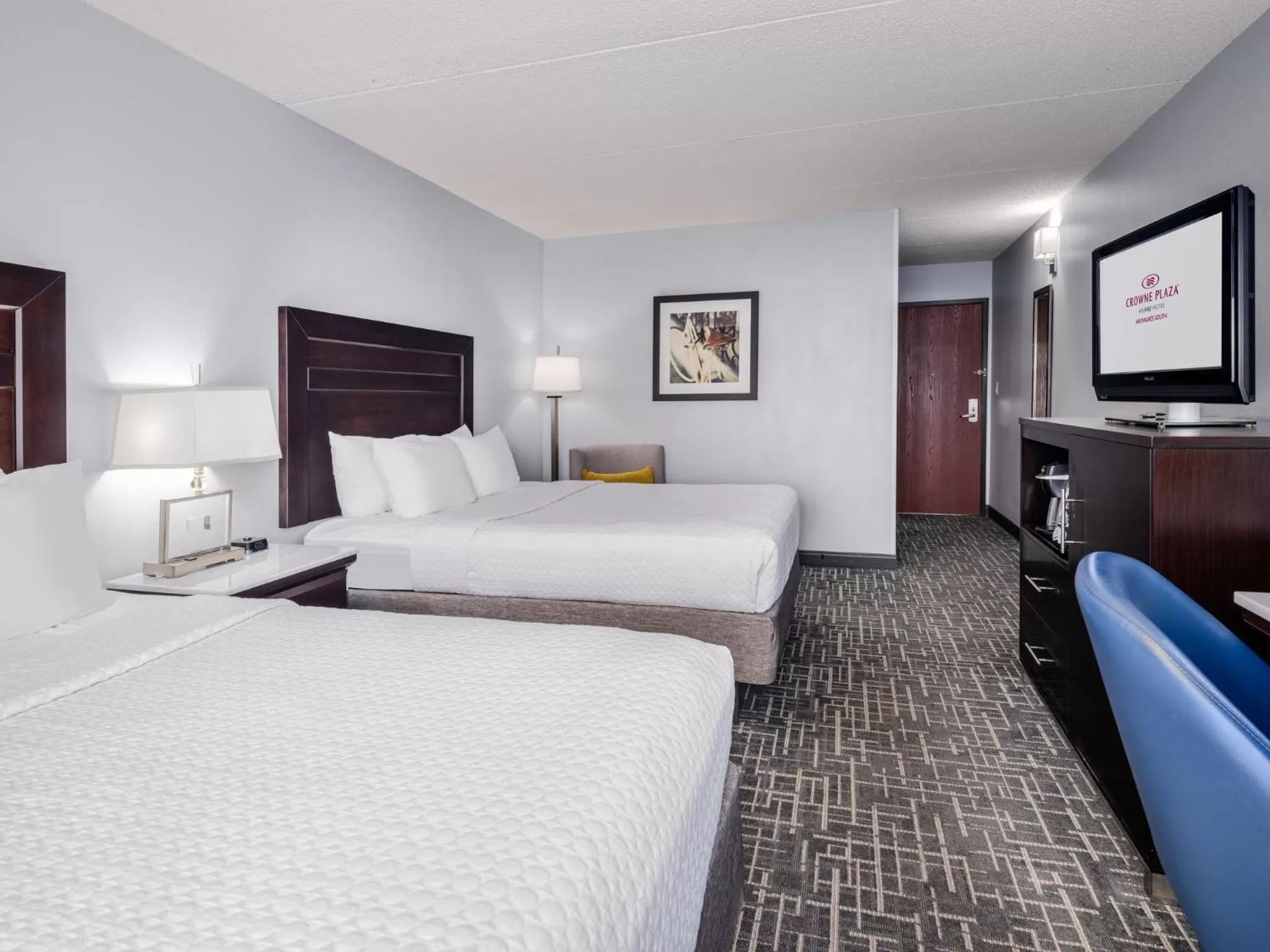 Photo of the whole room, Bed in Crowne Plaza Milwaukee Airport by IHG