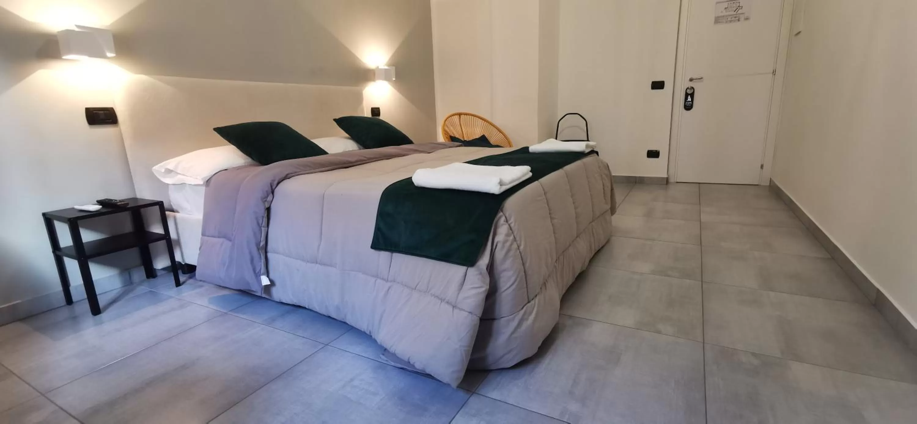 Photo of the whole room, Bed in Hi Relais Rooms