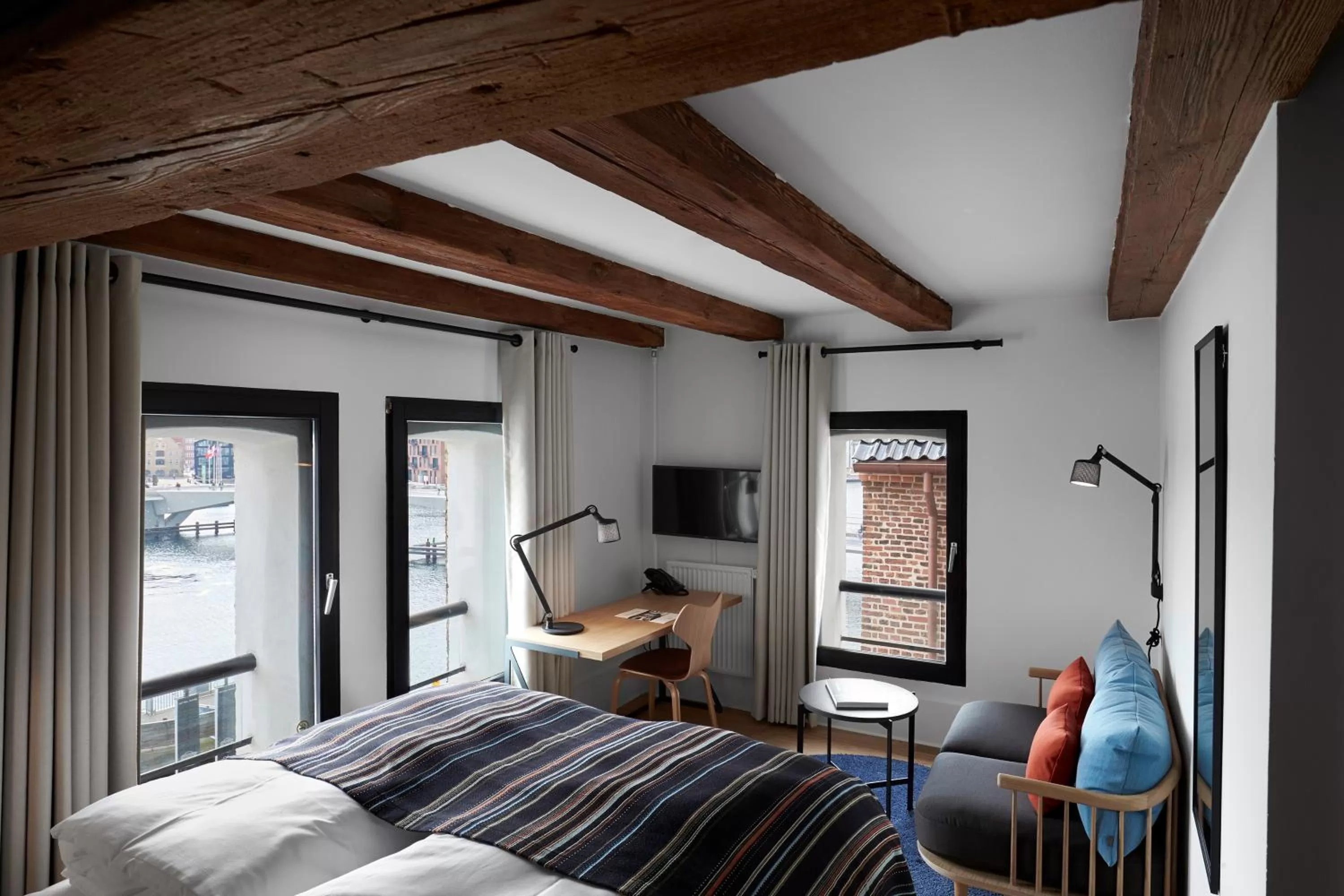 Photo of the whole room, Bed in 71 Nyhavn Hotel