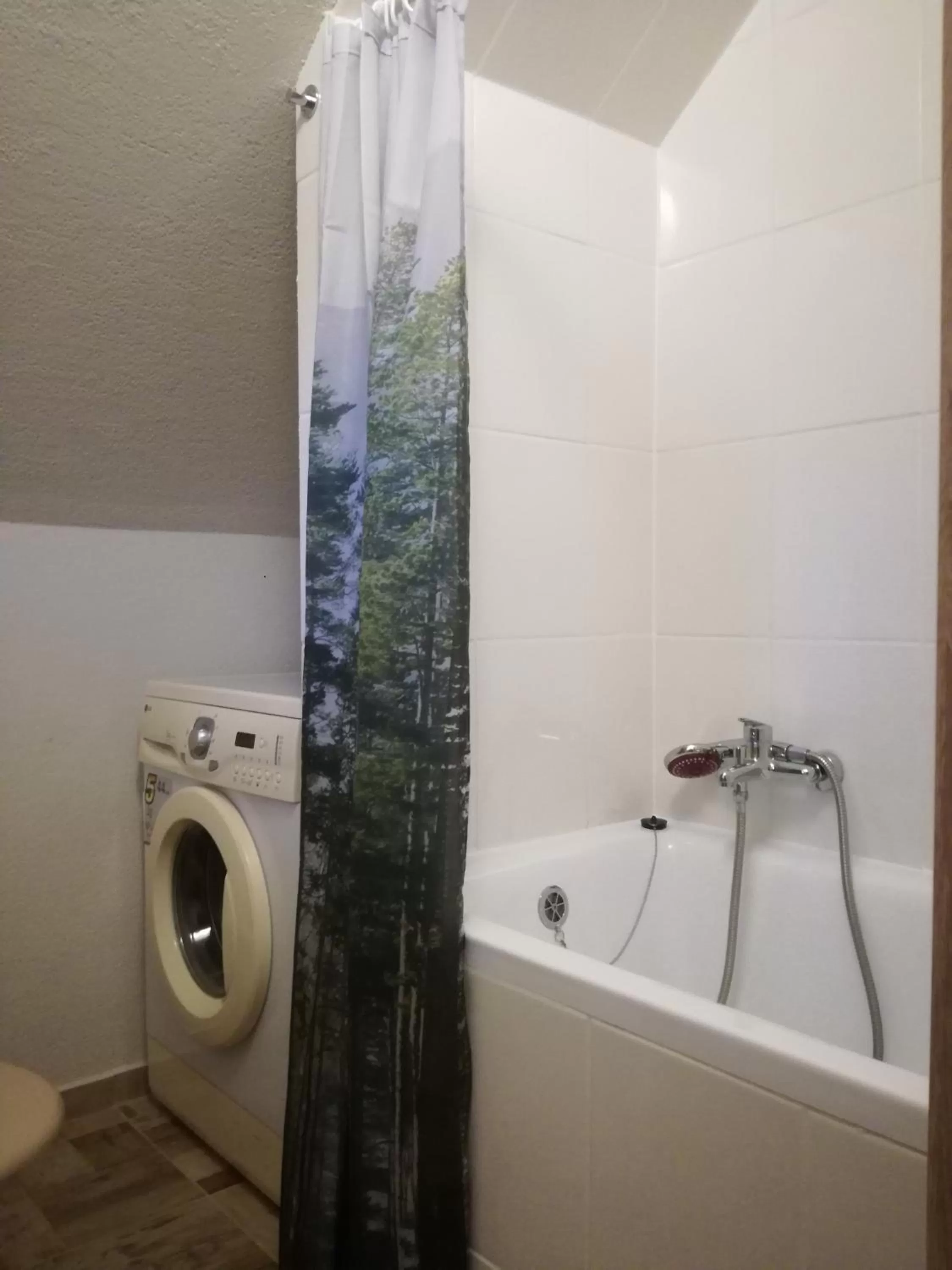 Shower, Bathroom in Spa & Pool Apartment Hotel - Restaurant VILLA IVICA