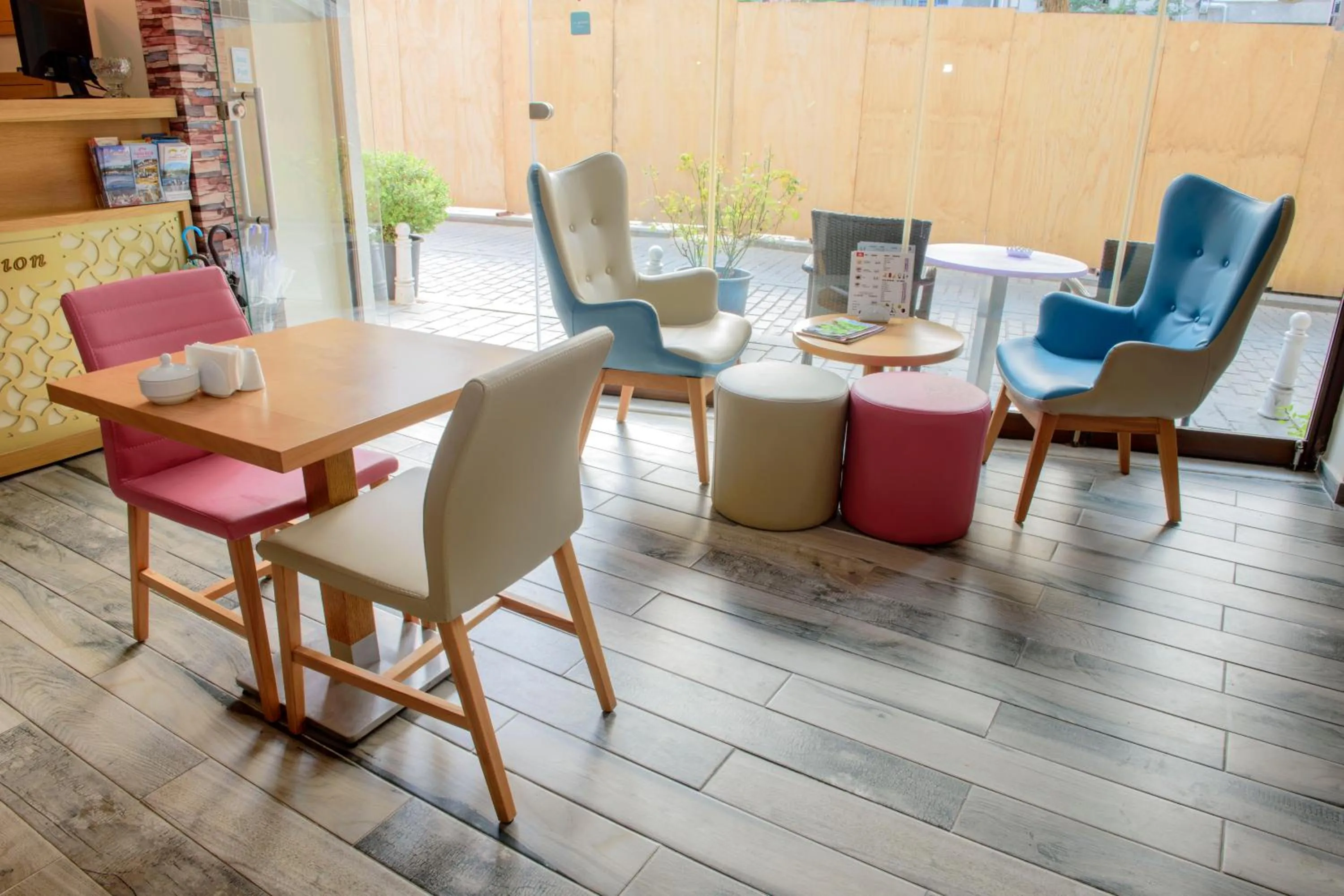 Lounge or bar in Tayahatun Hotel