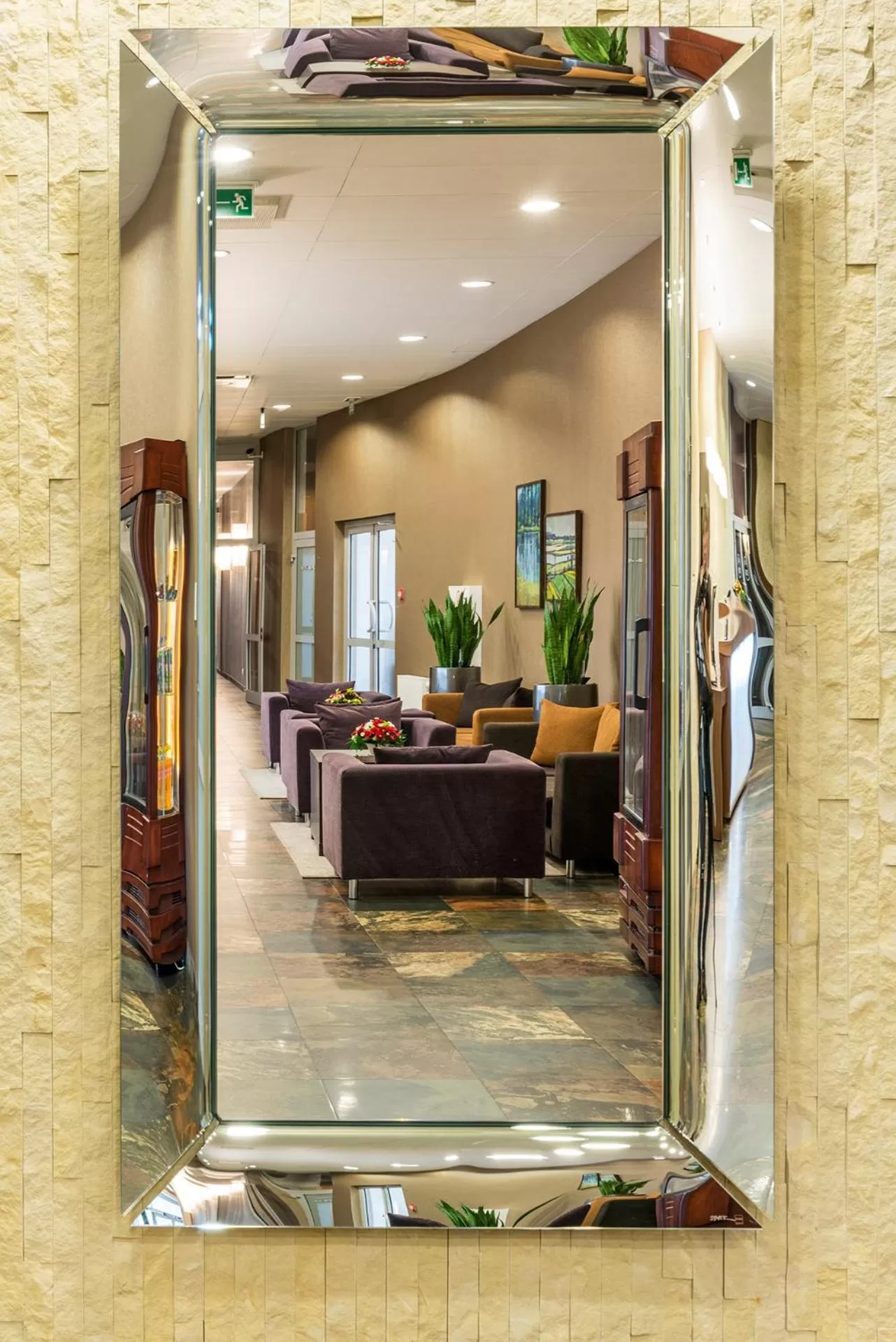 Decorative detail in Hotel Victor Pruszków DeSilva