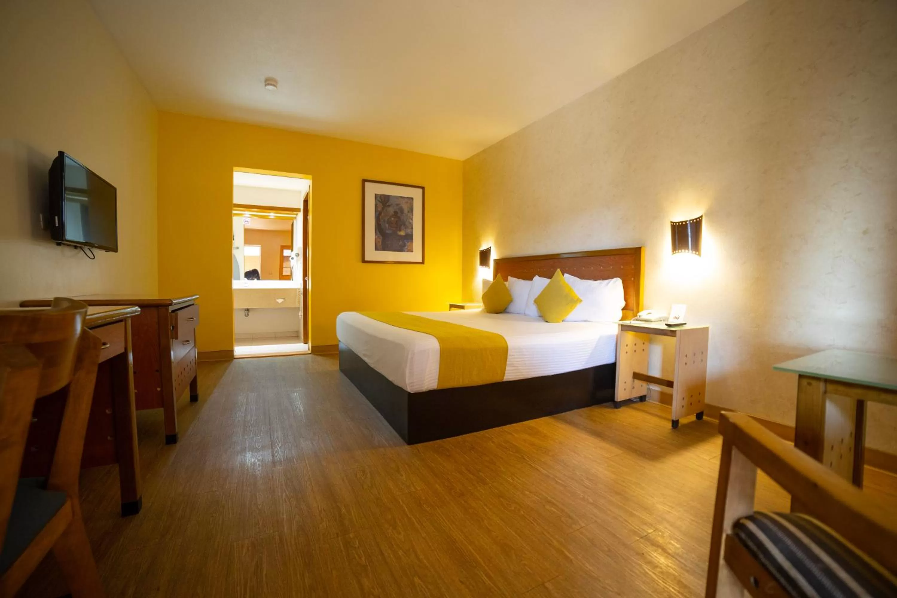 Photo of the whole room, Bed in Hotel Colonial Mexicali