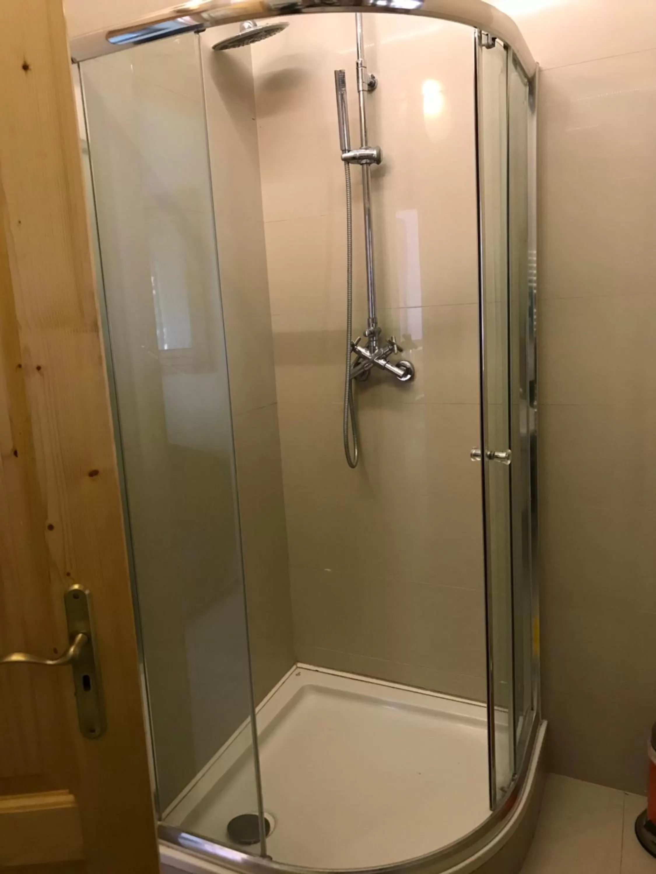 Ráspi Apartman Étterem és Borászat