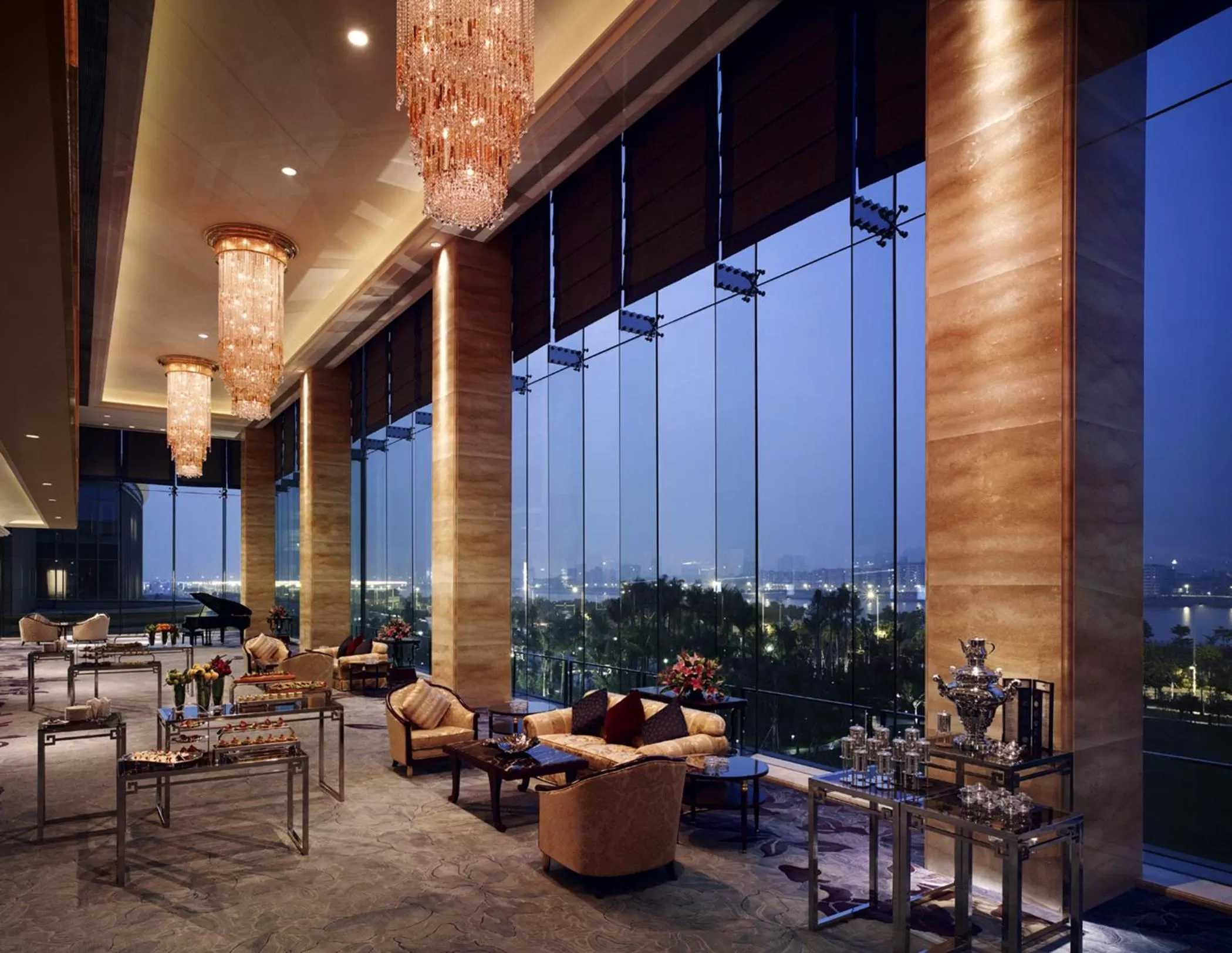Lounge or bar in Shangri-La Guangzhou